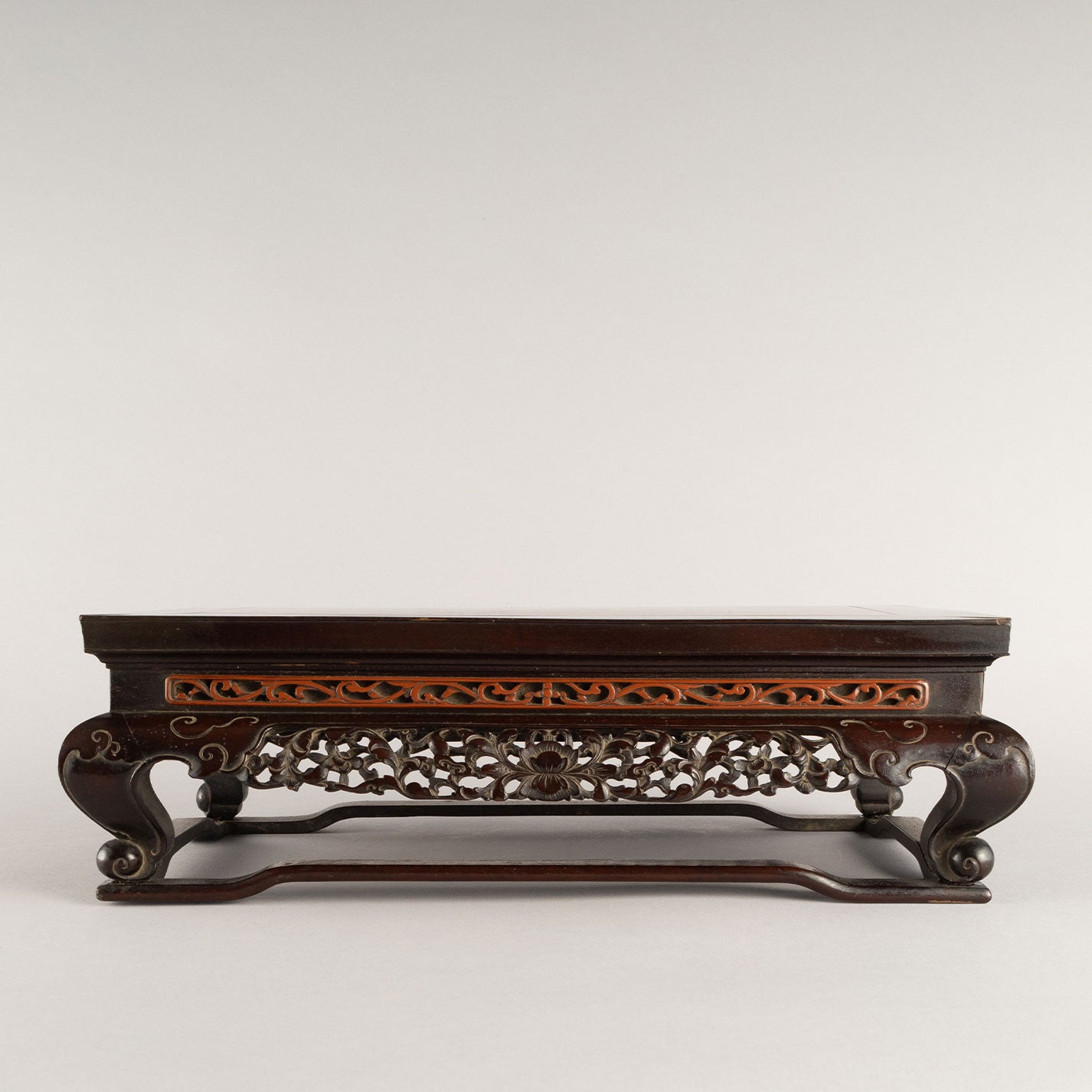 Karaki tea table