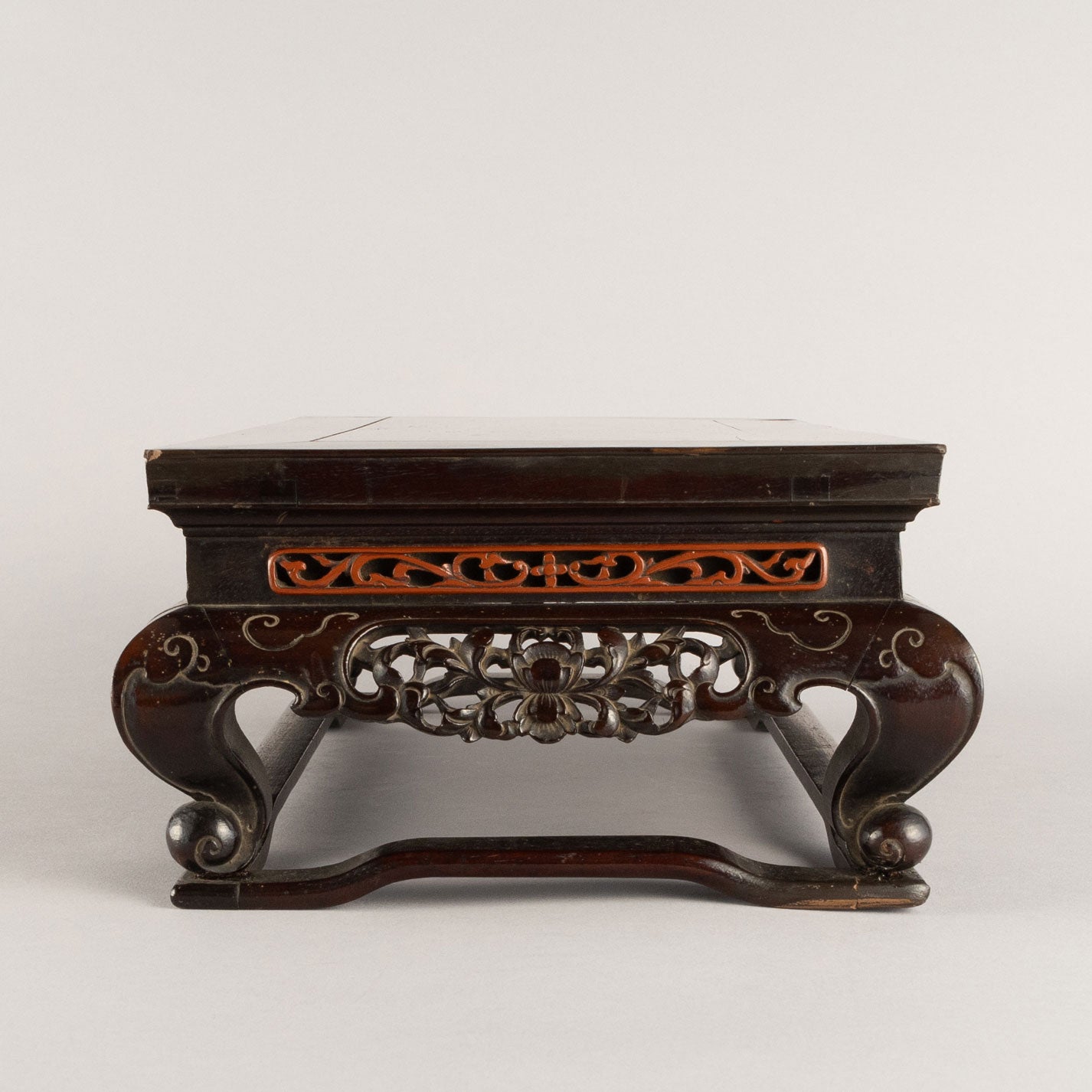 Karaki tea table
