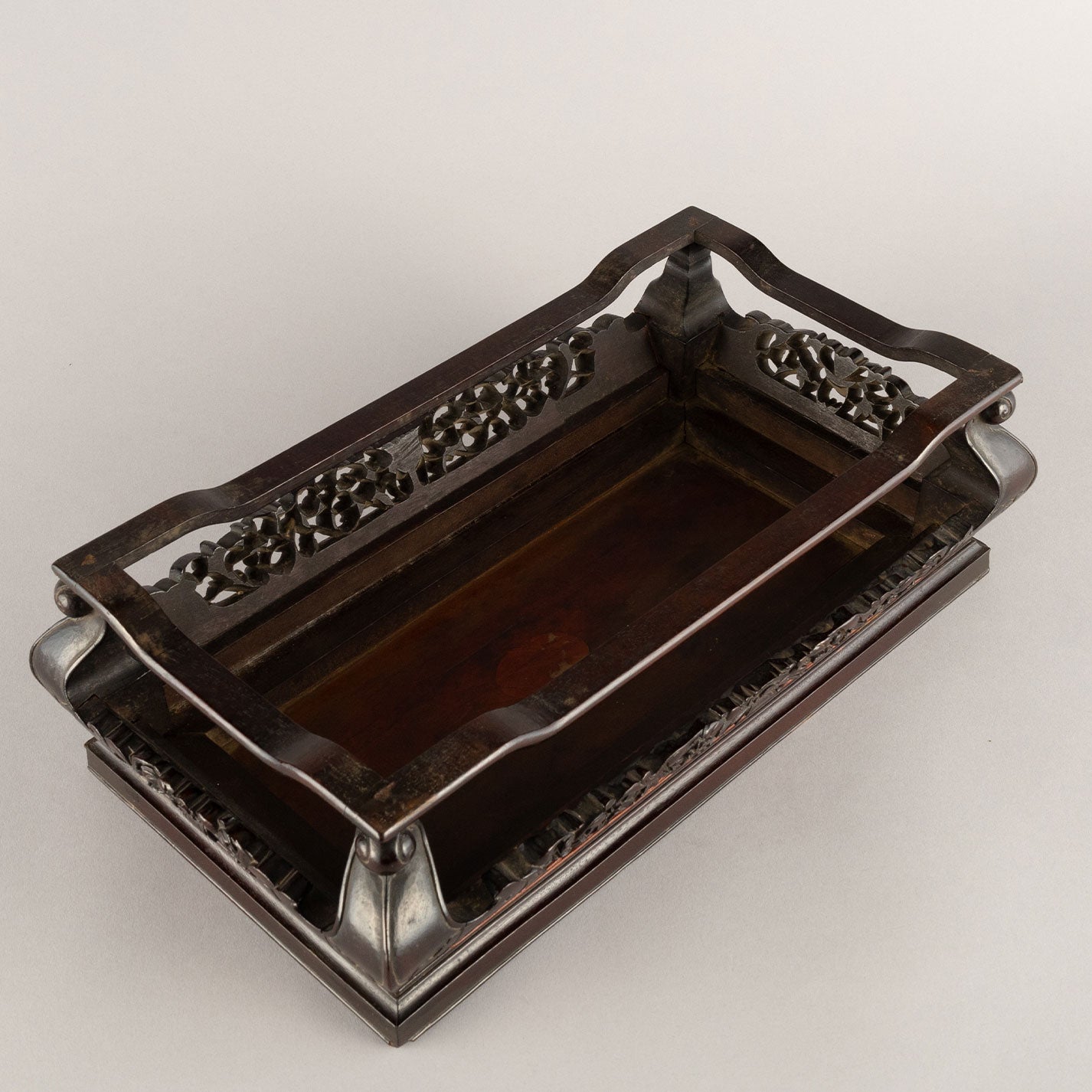 Karaki tea table