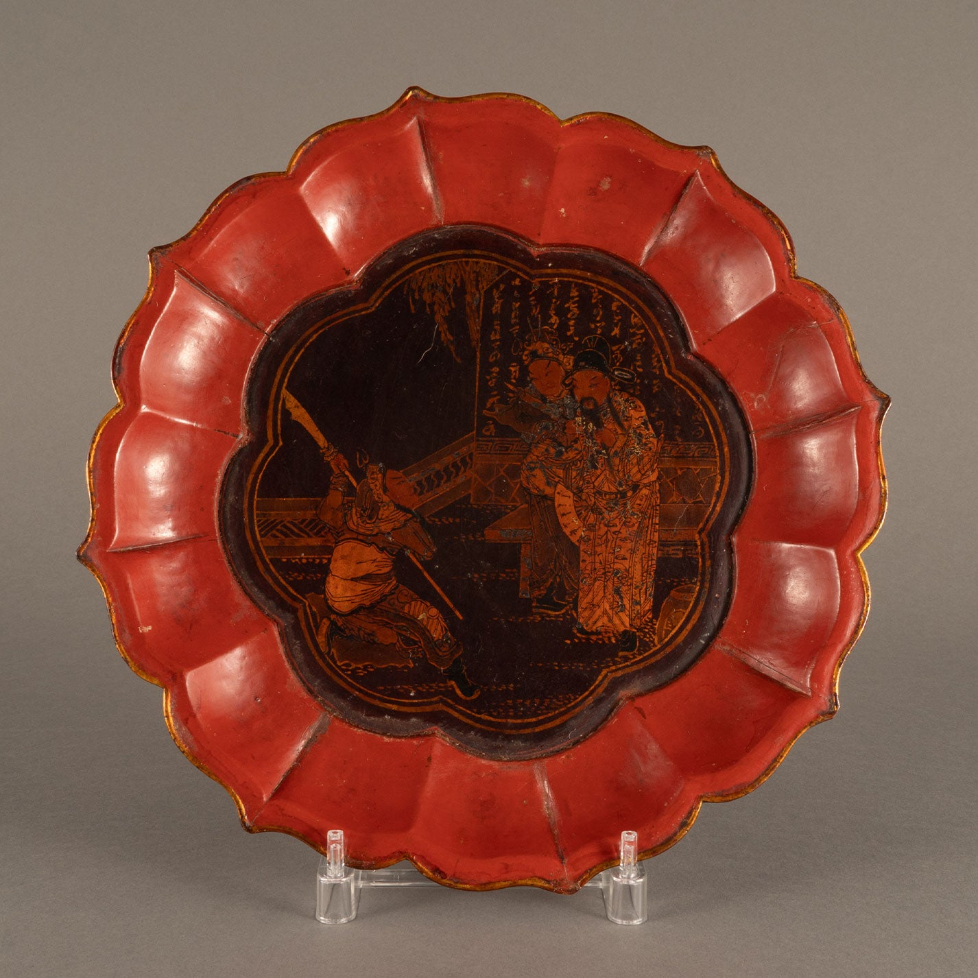 Vermilion lacquer flower plate with figures