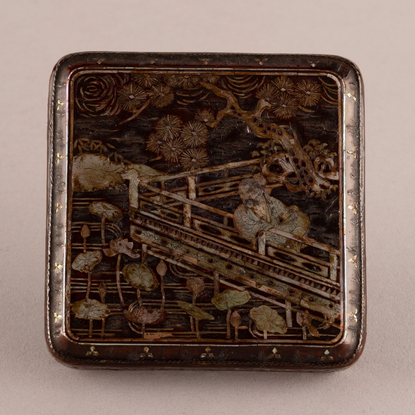 Mother-of-pearl Matsushita Takashi Kanren square box with lid