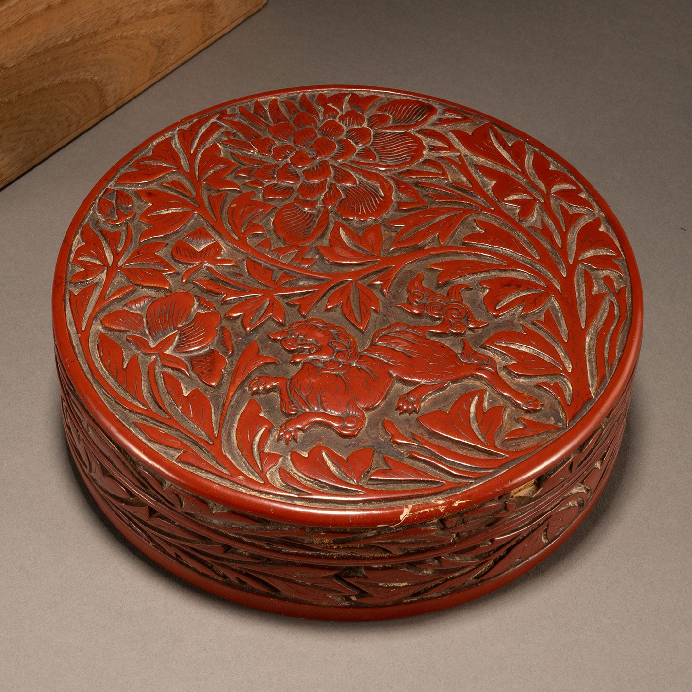Red lion and flower motif box