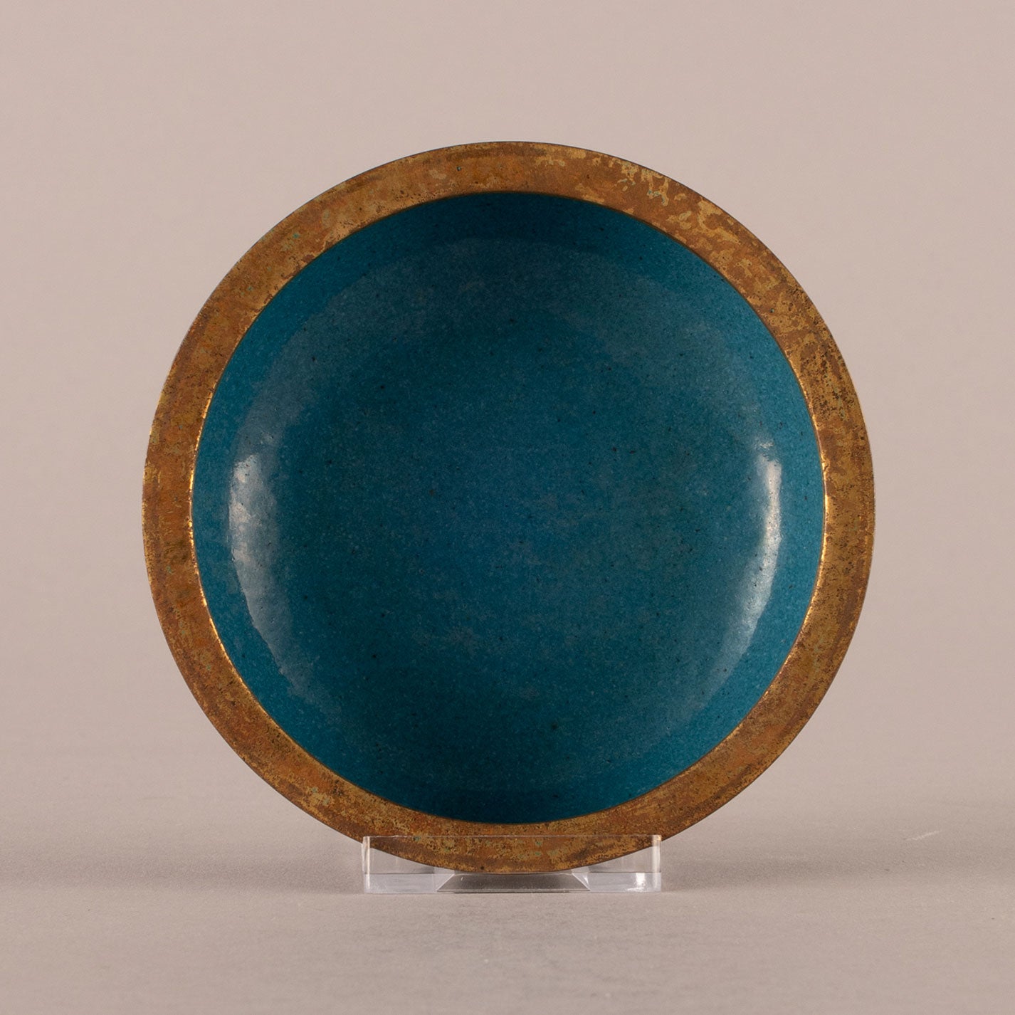 Lid box with dragon crest and enamel woven branches