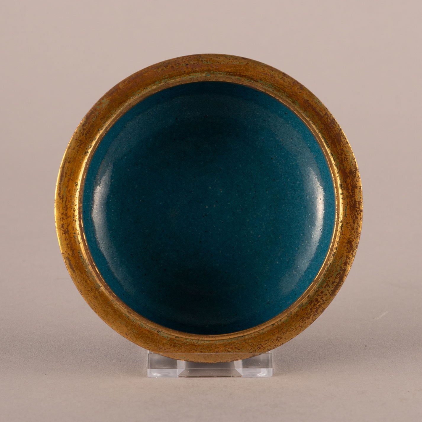 Lid box with dragon crest and enamel woven branches