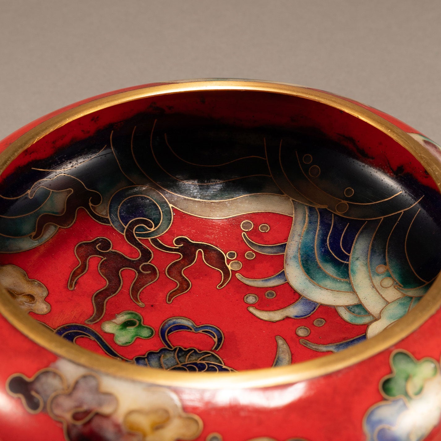 Enamel sea wave pattern brush wash