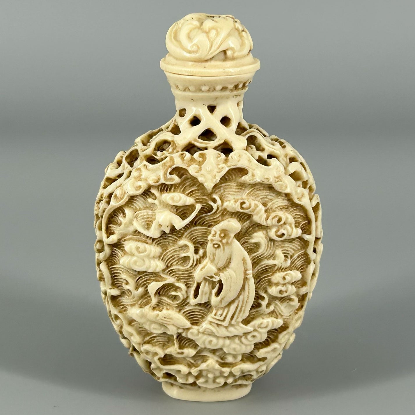 Ivory snuff bottle