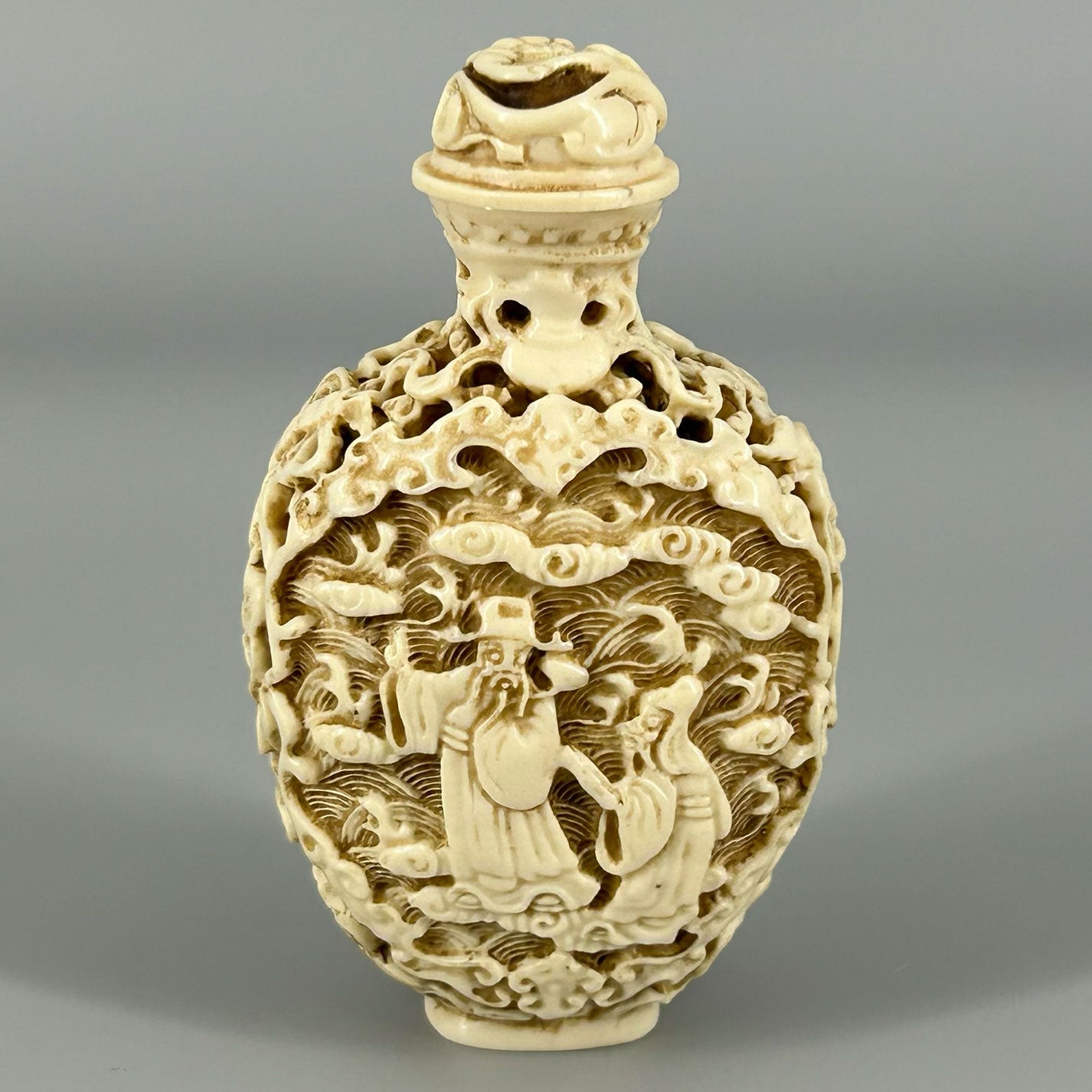 Ivory snuff bottle