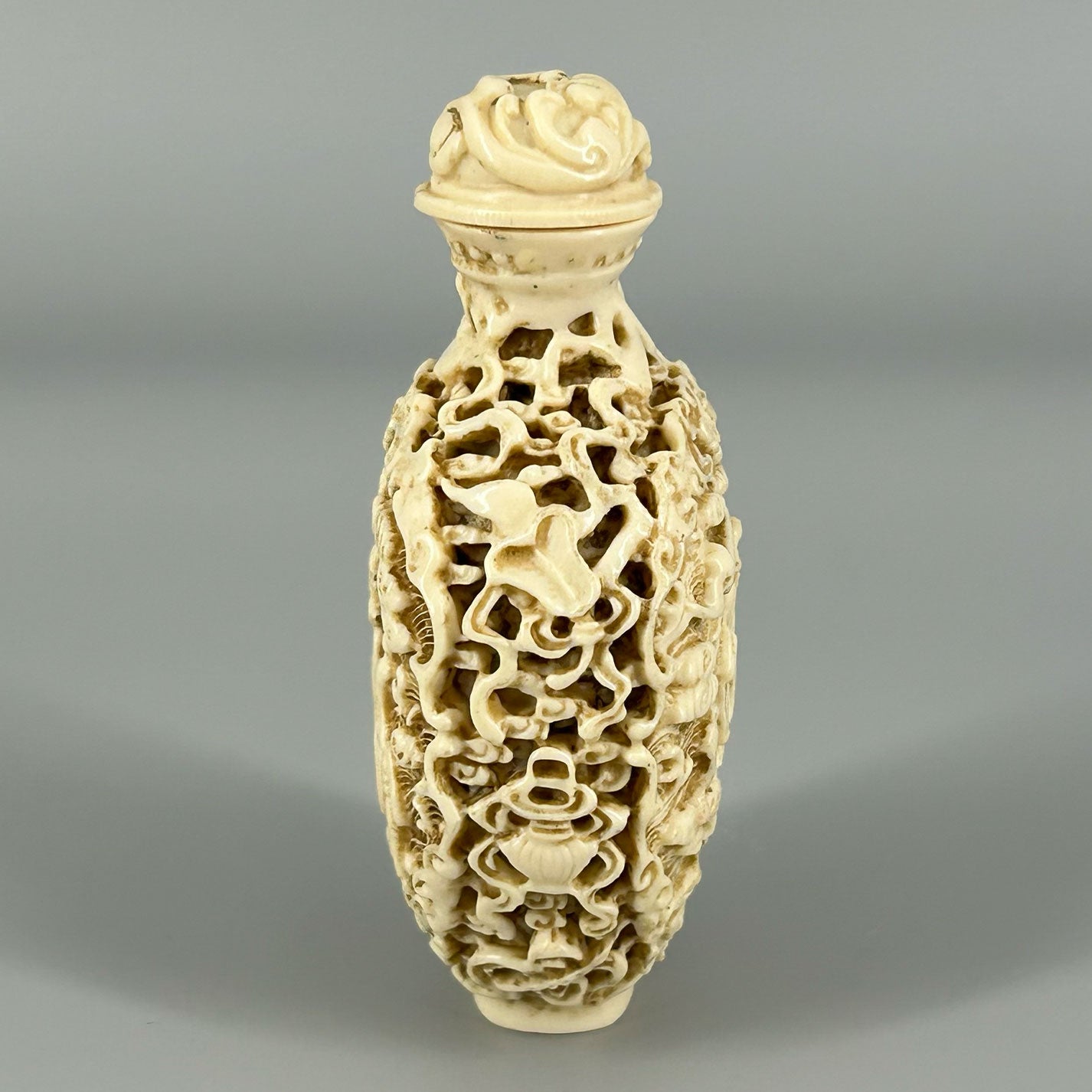 Ivory snuff bottle