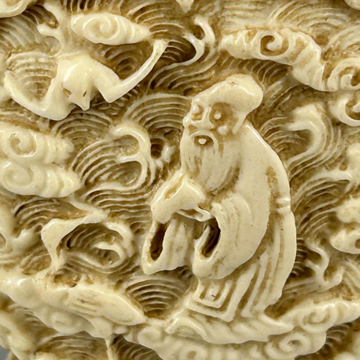 Ivory snuff bottle