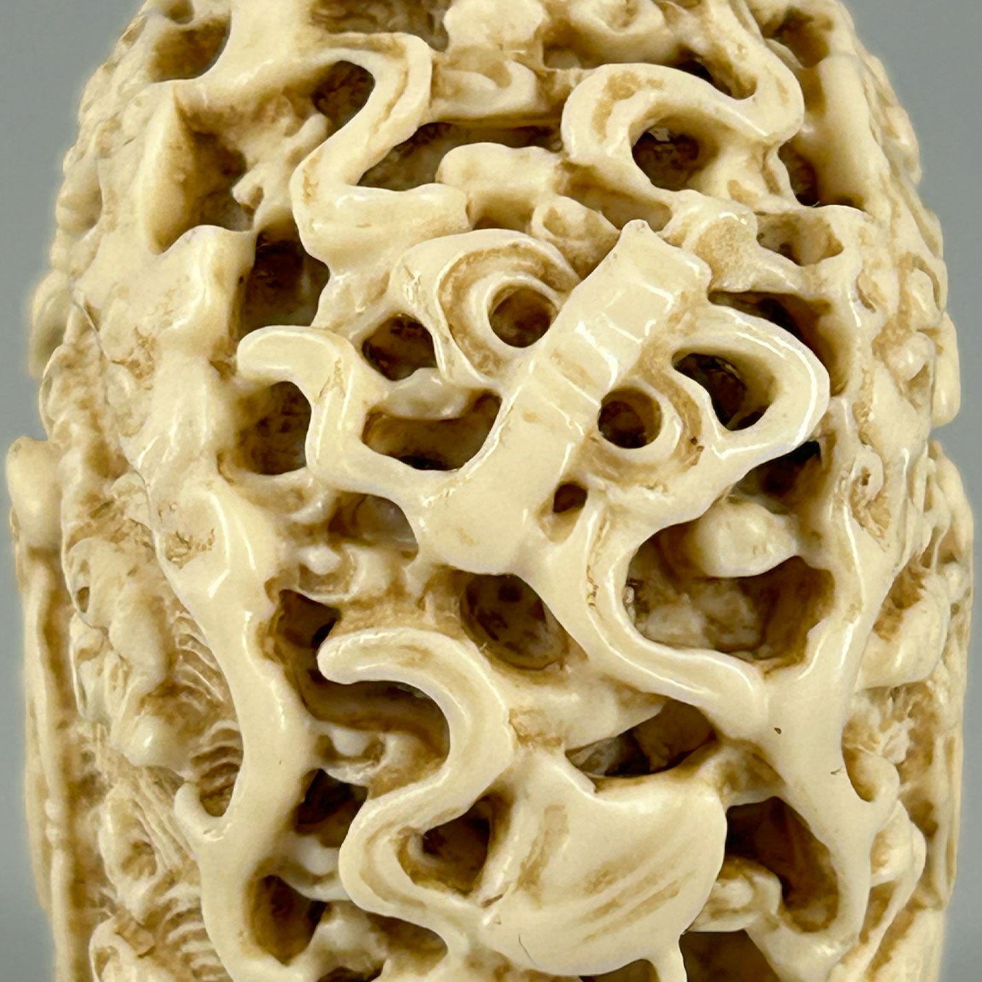Ivory snuff bottle