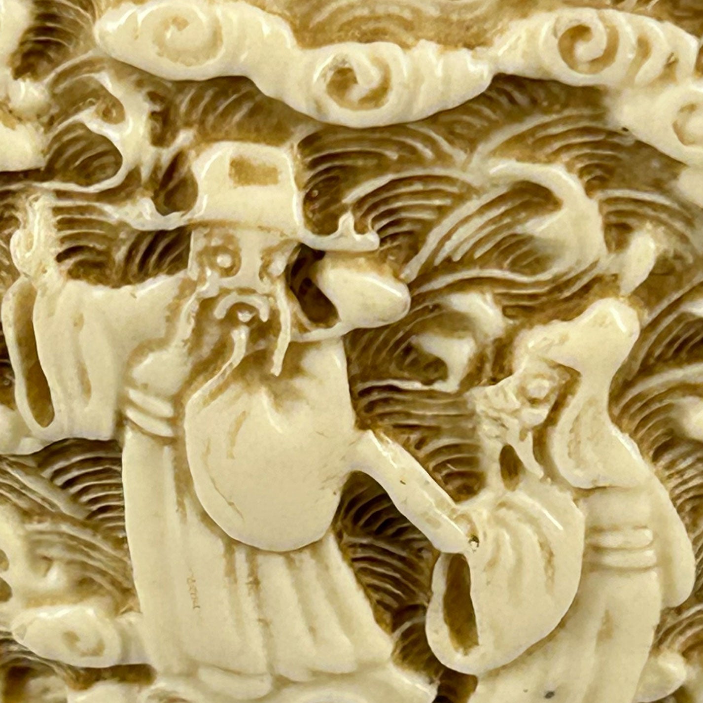 Ivory snuff bottle