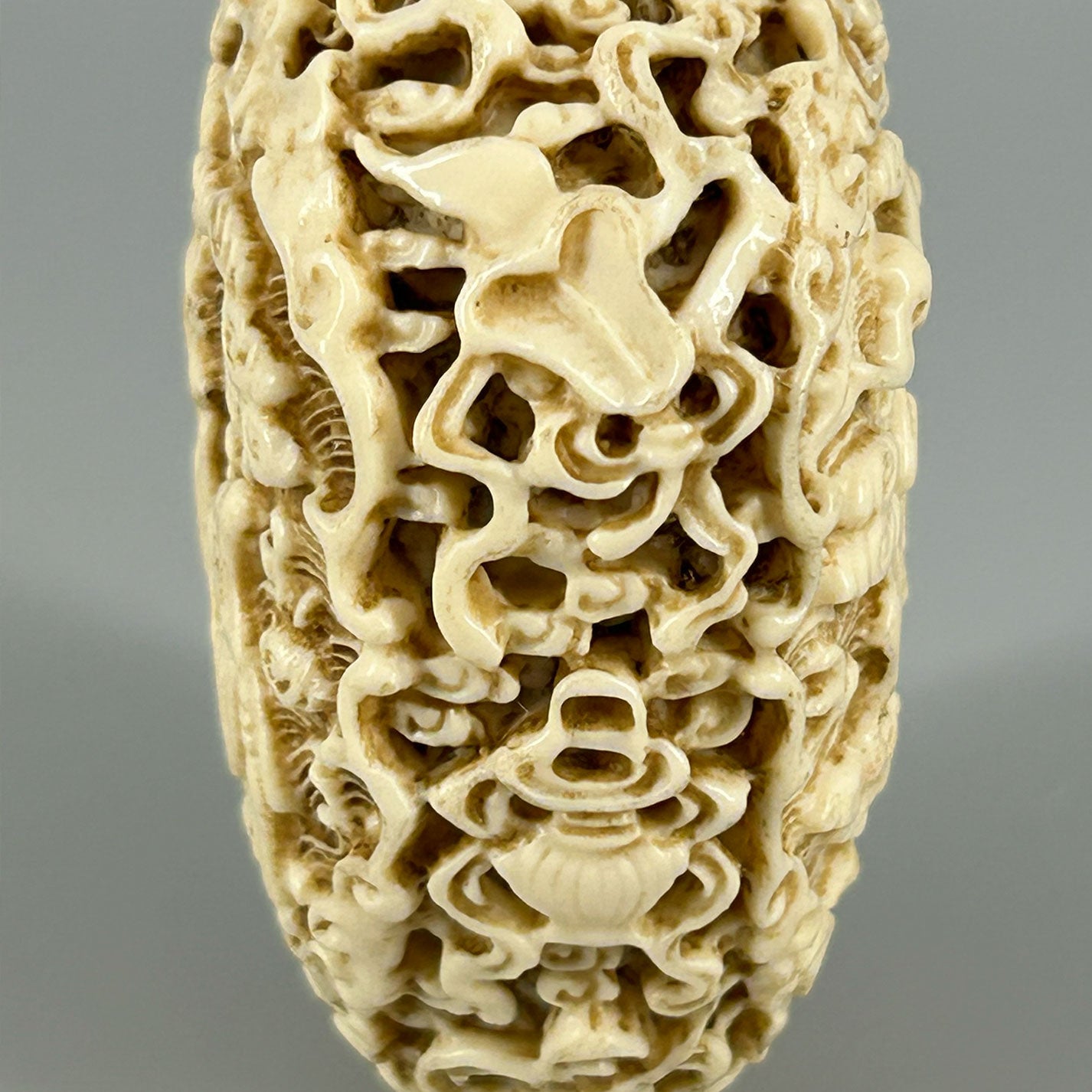 Ivory snuff bottle