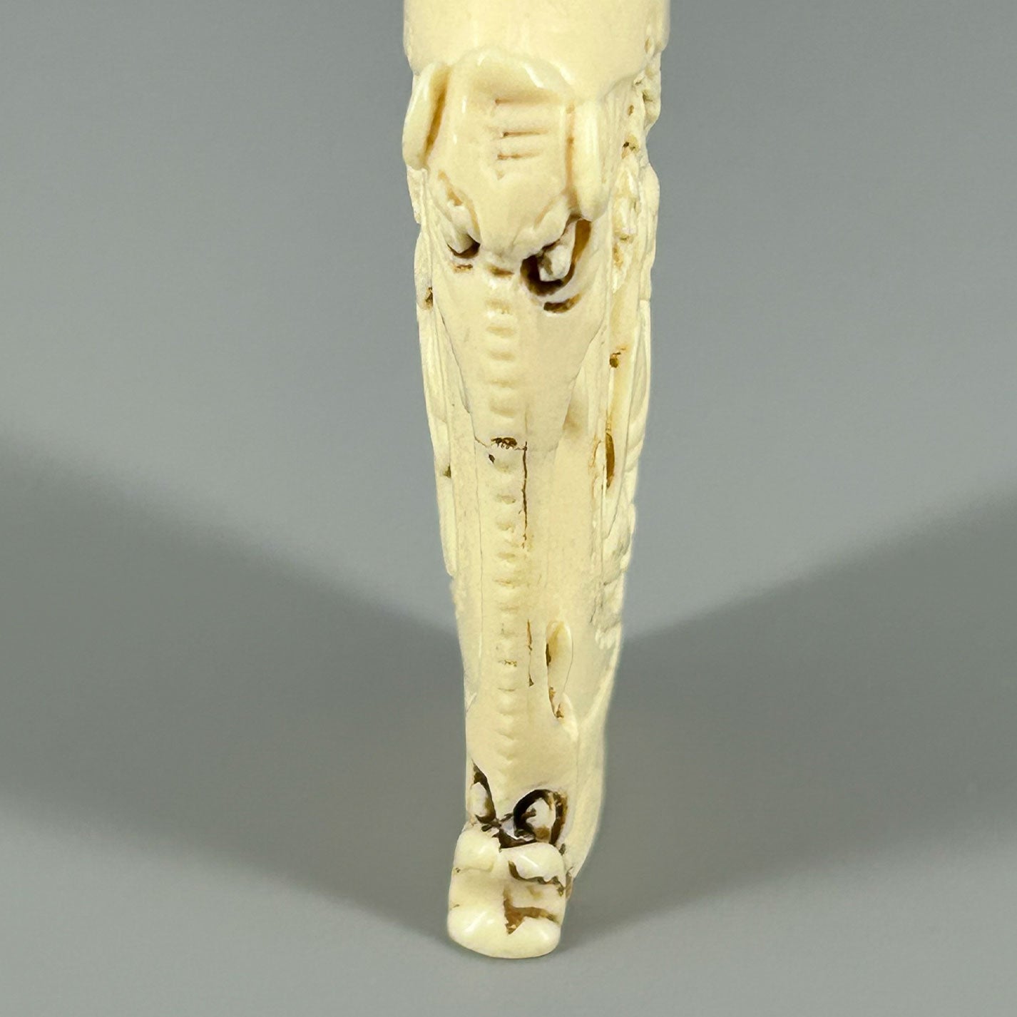Ivory snuff bottle