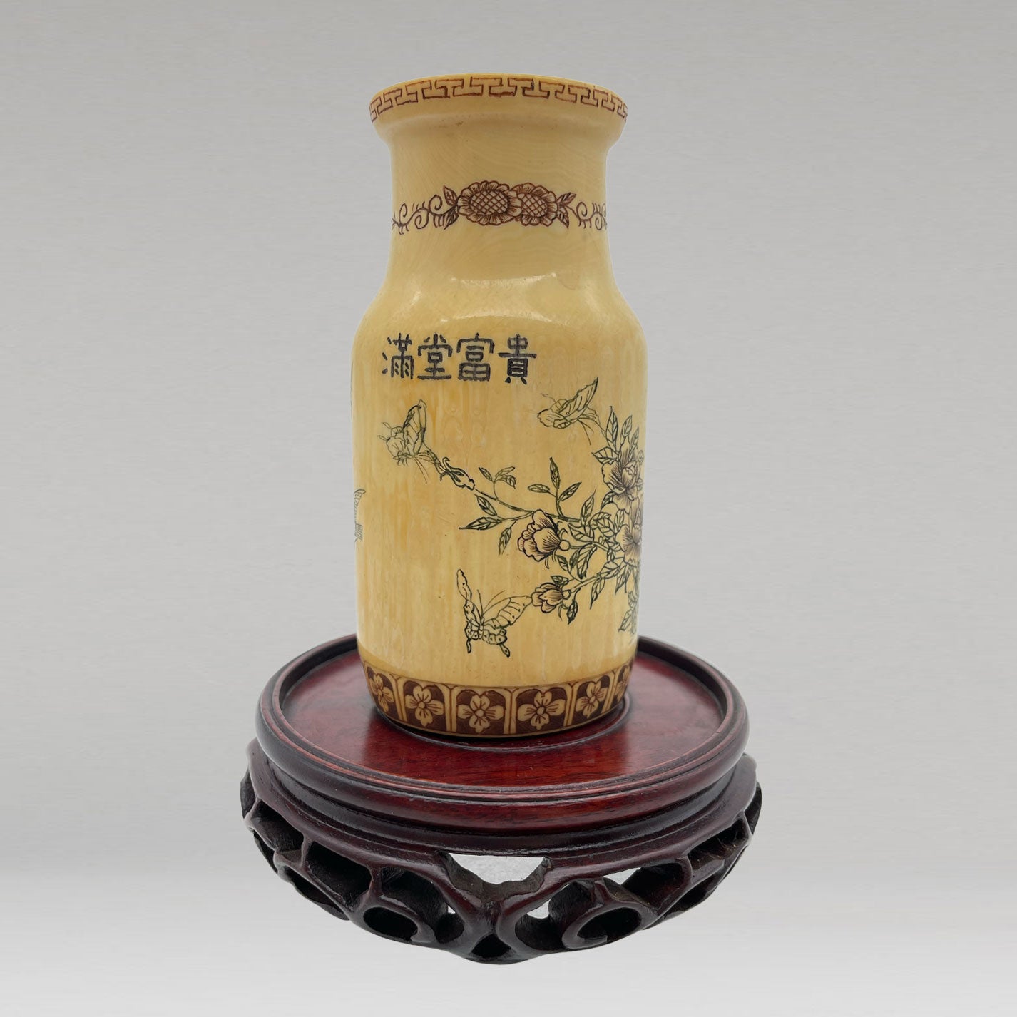 Ivory flower vase “fugui mantang”