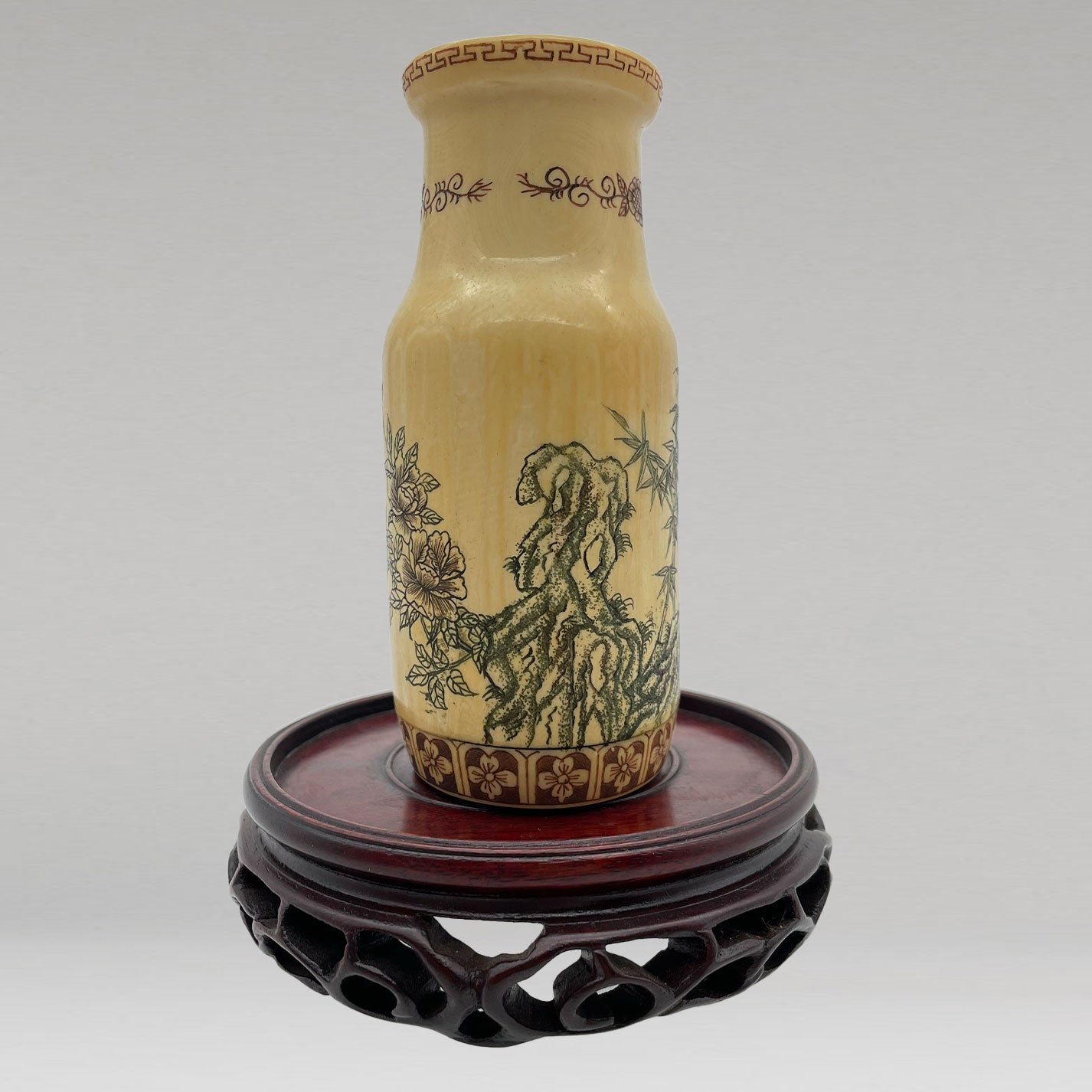 Ivory flower vase “fugui mantang”