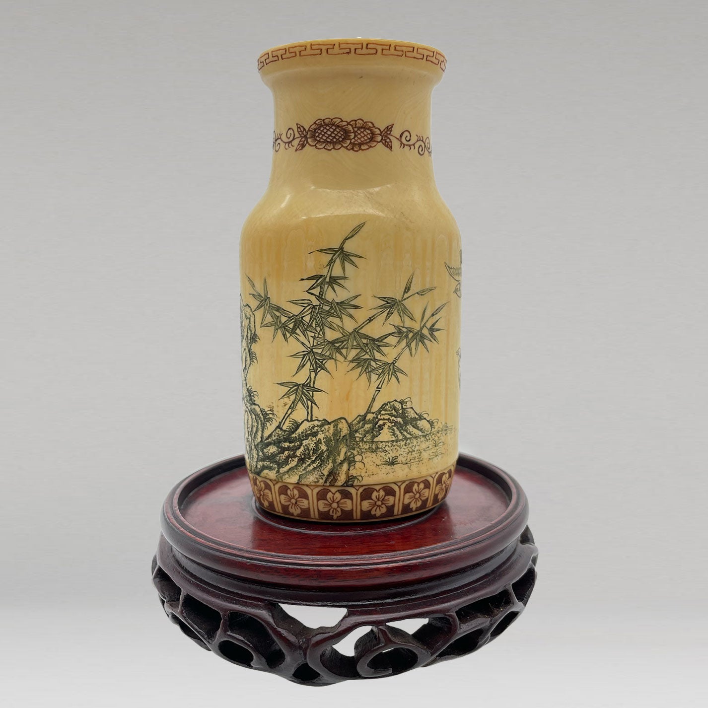 Ivory flower vase “fugui mantang”