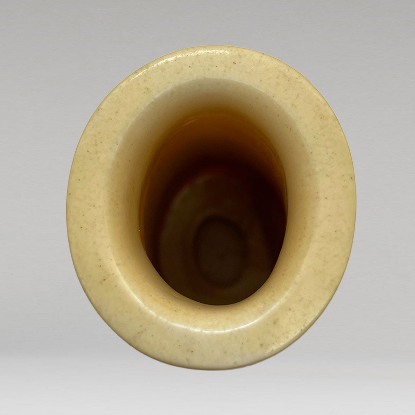 Ivory flower vase “fugui mantang”