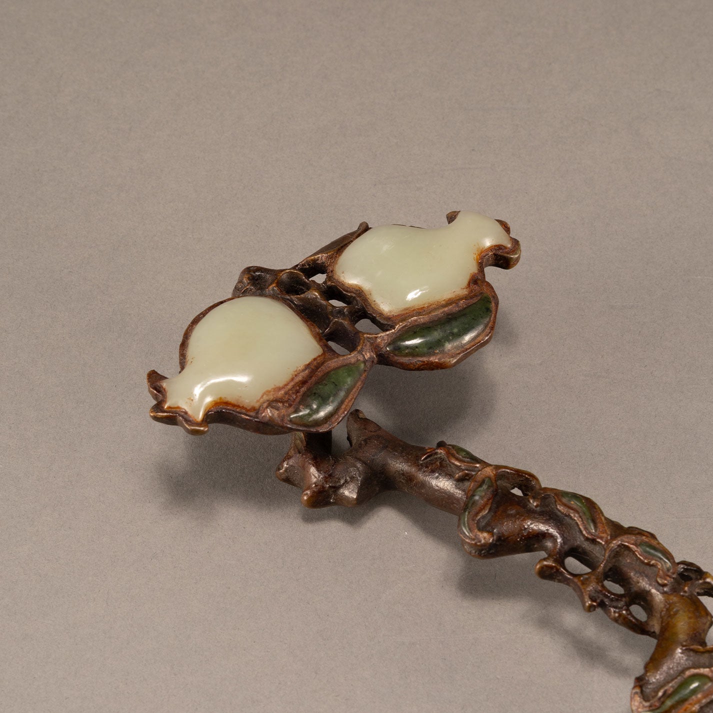 White jade inlaid rui