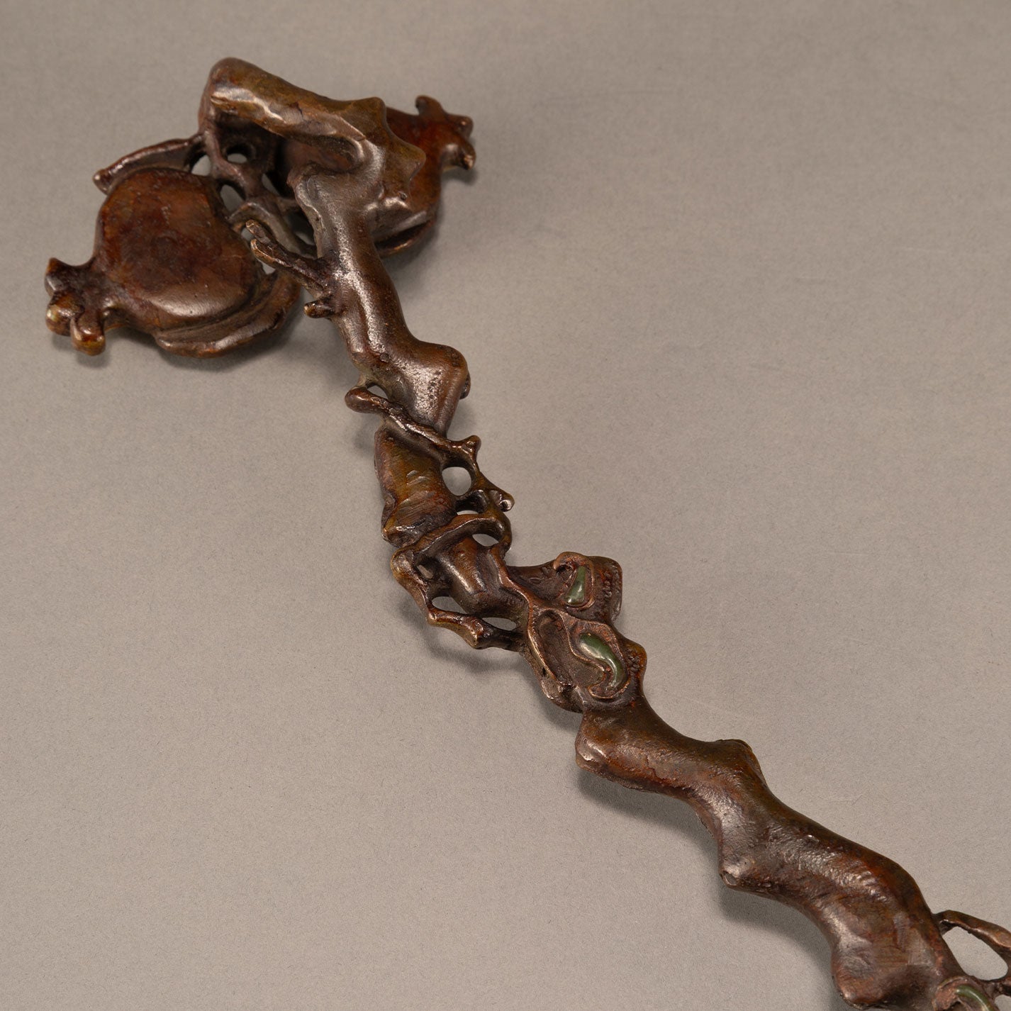 White jade inlaid rui