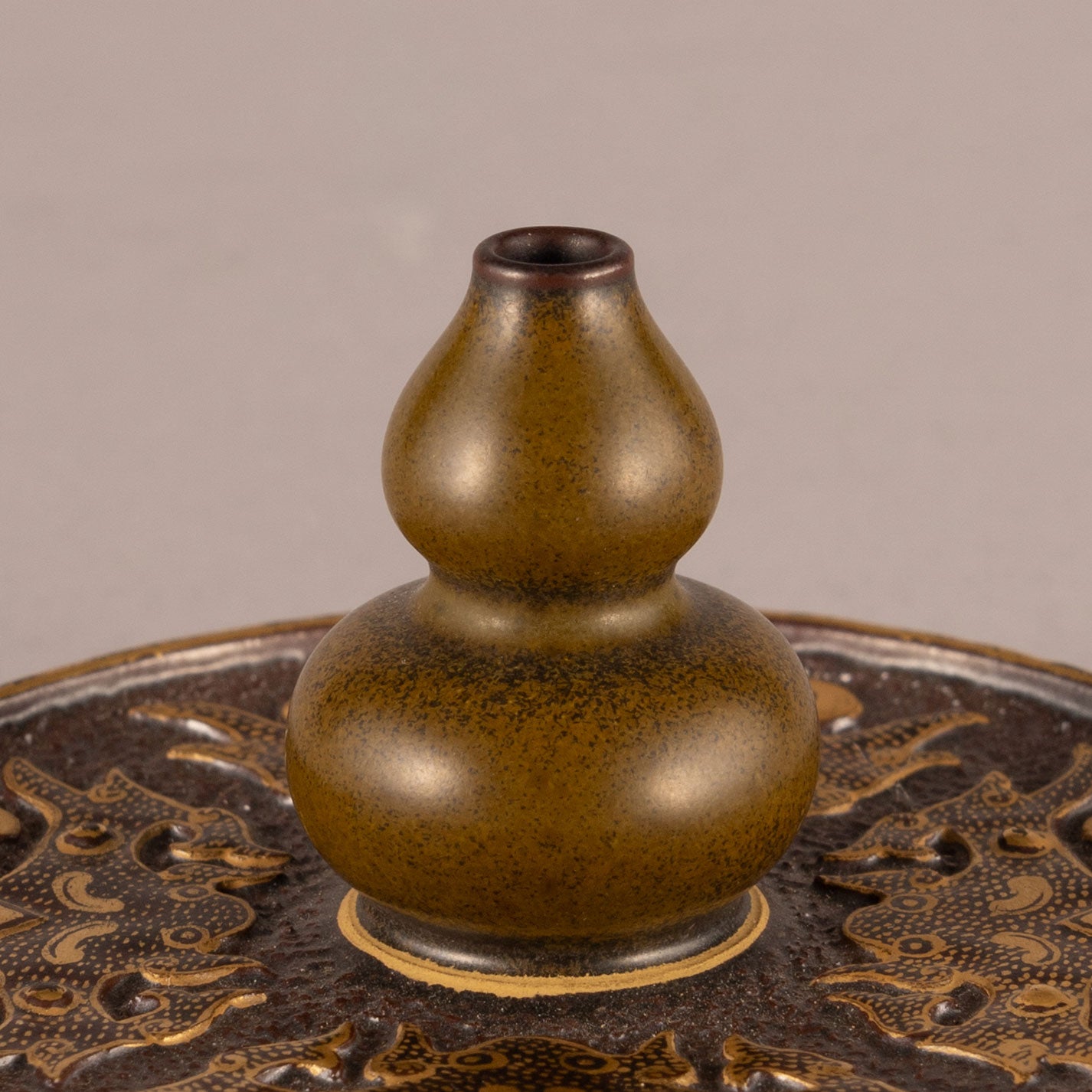Tea leaf glaze dragon motif incense stick