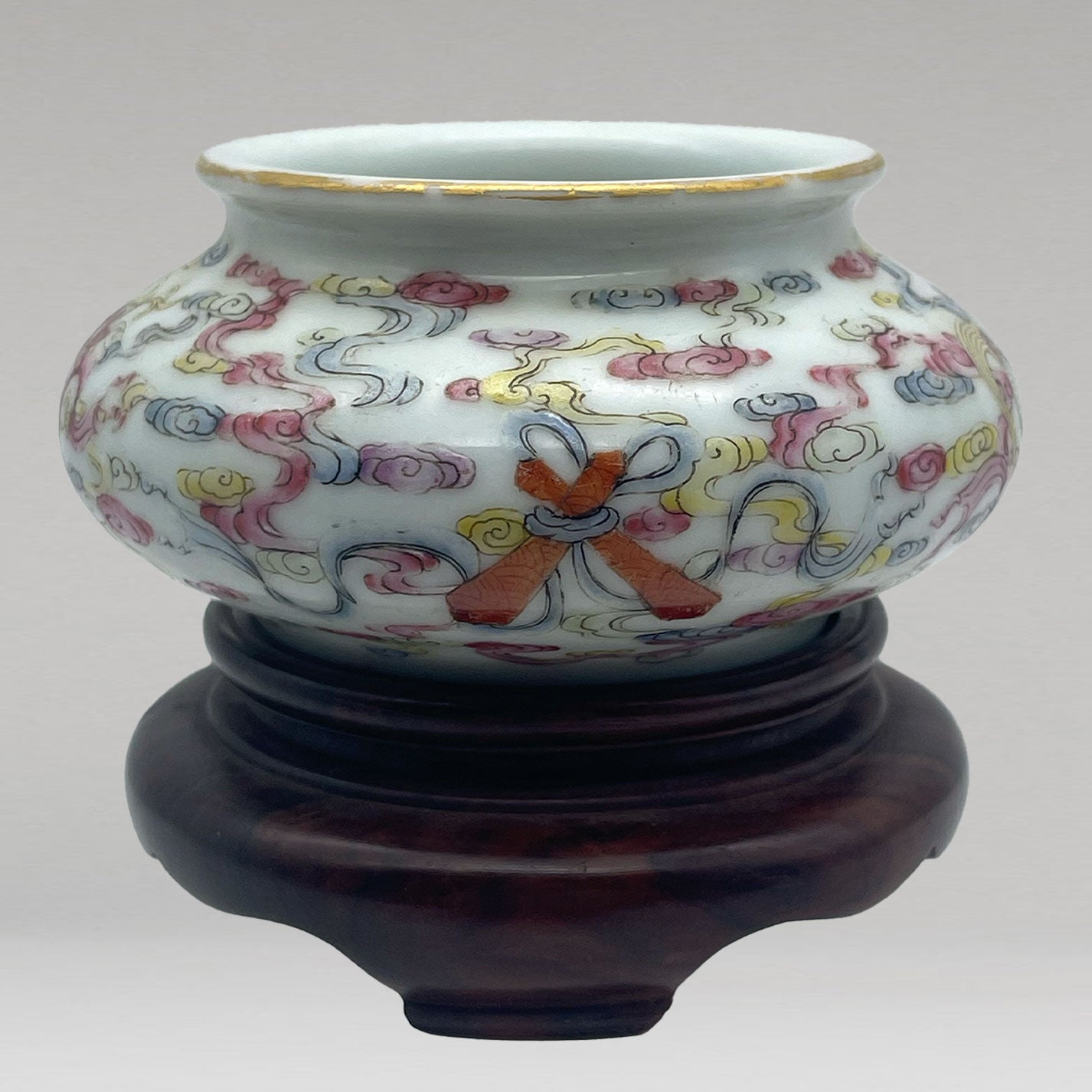 Powder-painted Eight Treasures Cloud Pattern Water Cup