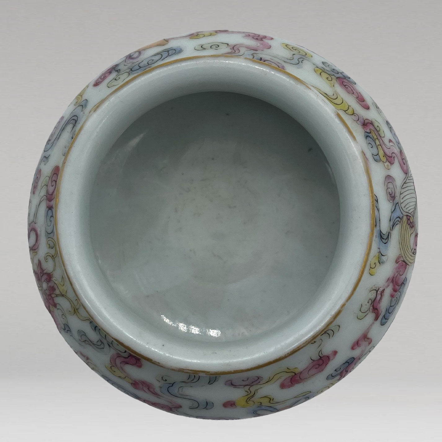 Powder-painted Eight Treasures Cloud Pattern Water Cup