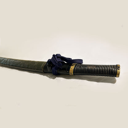 Aikuchi Koshirae with Black Lacquer Scabbard Decorated with Grapevine Design