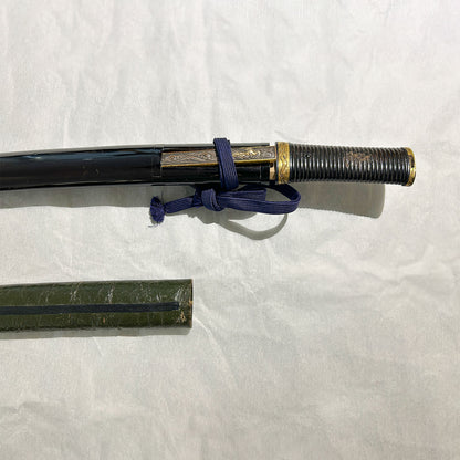 Aikuchi Koshirae with Black Lacquer Scabbard Decorated with Grapevine Design
