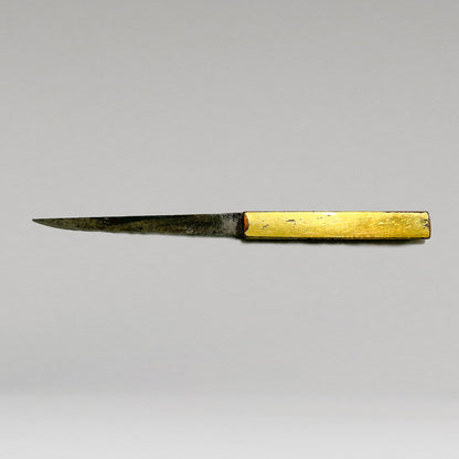 Aikuchi Koshirae with Black Lacquer Scabbard Decorated with Grapevine Design