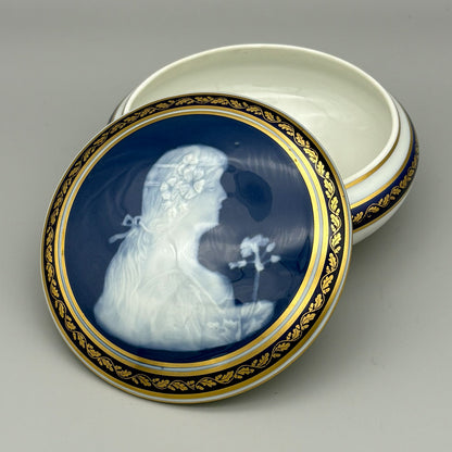 Limoges "Pate-sur-Pate accessory case"