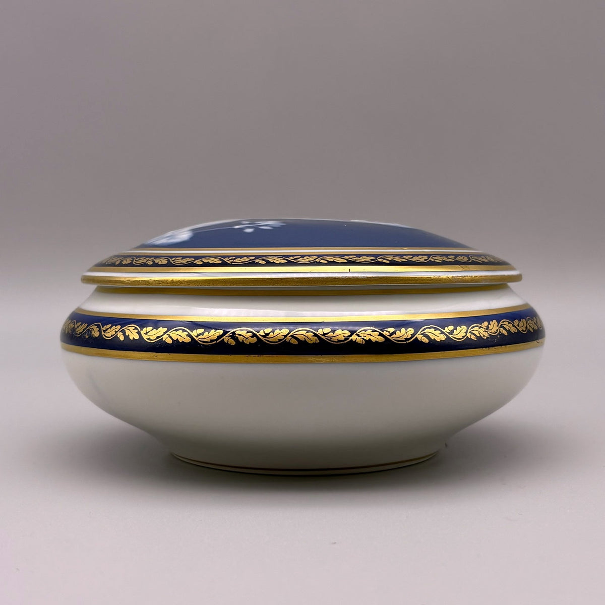[G0213] Limoges "Pate-sur-Pate accessory case"