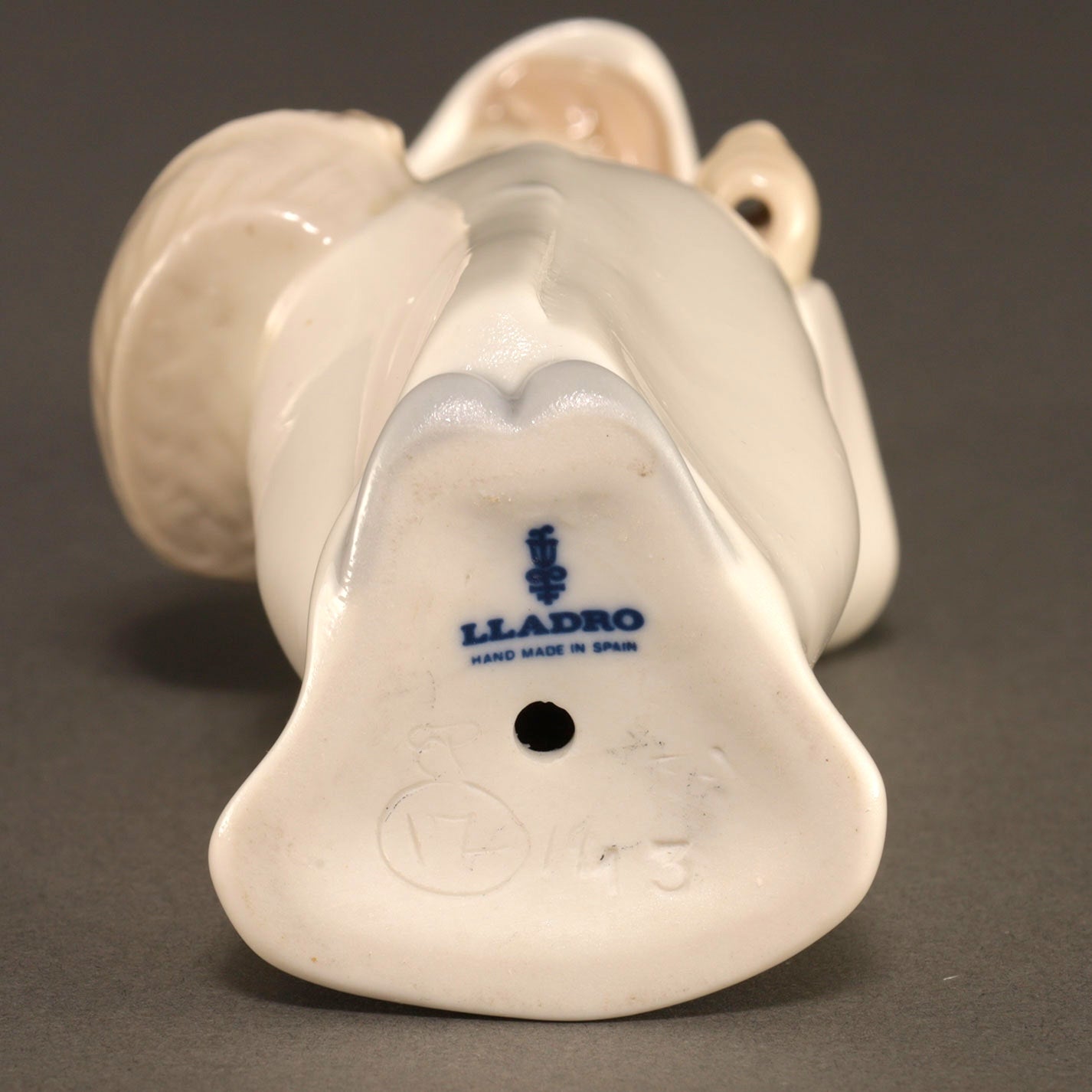 LLADRO / Shepherd Girl With Basket [G0275-004]