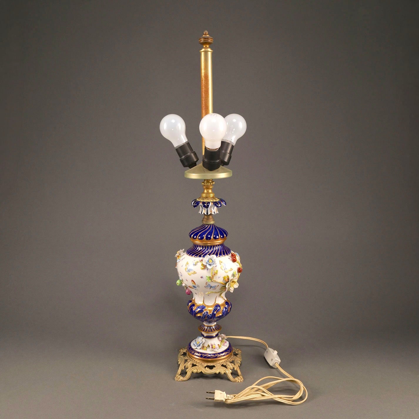 Sevres Style Style Table Lamp
