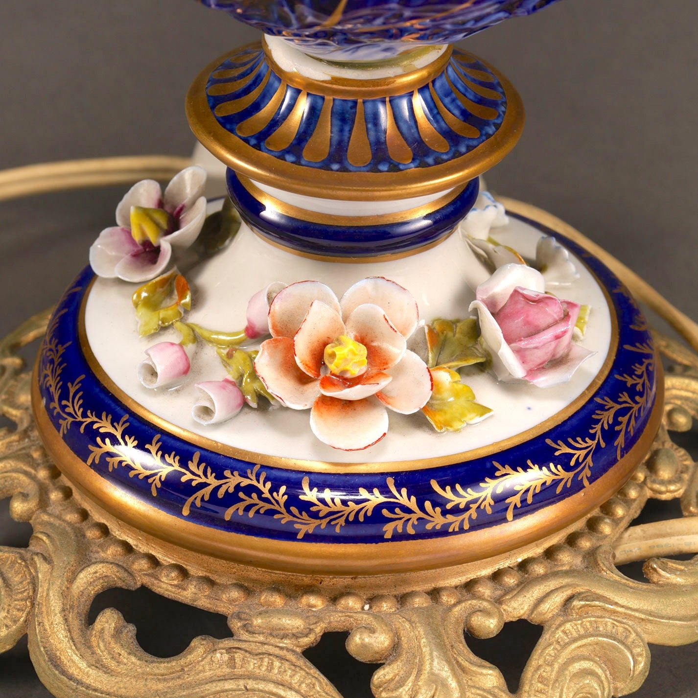 Sevres Style Style Table Lamp