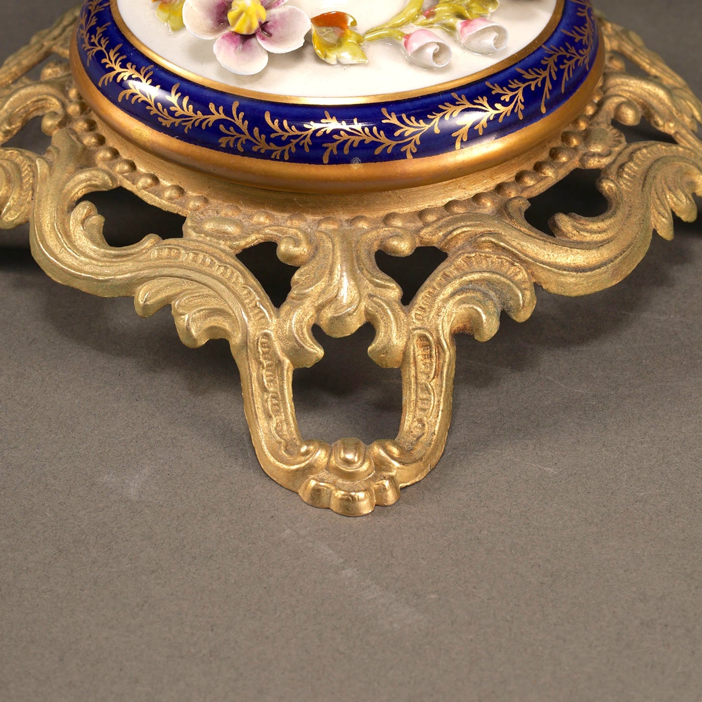 Sevres Style Style Table Lamp