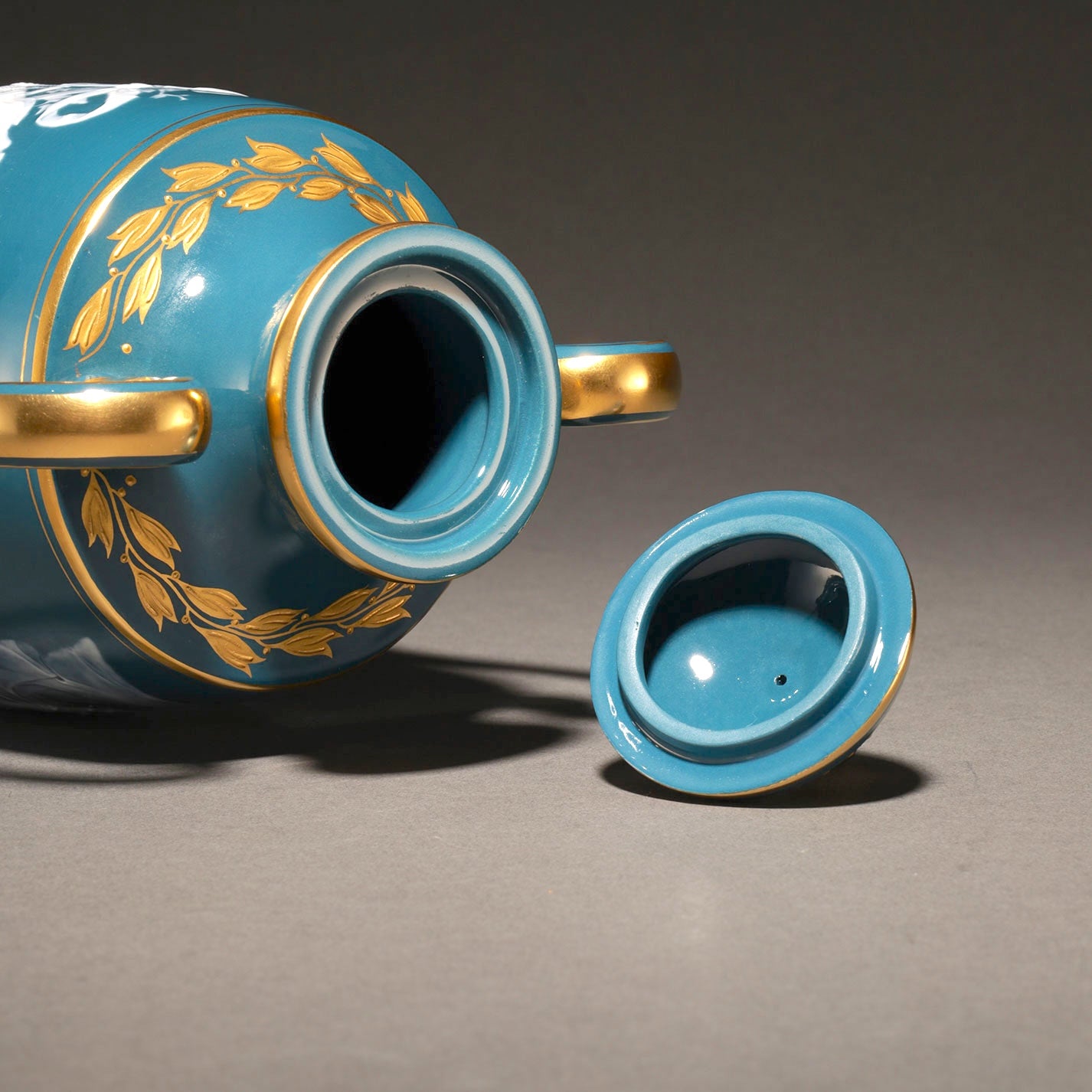 MINTON / Pate-Sur-Pate Vase with Lid (Pair ) [G0404]