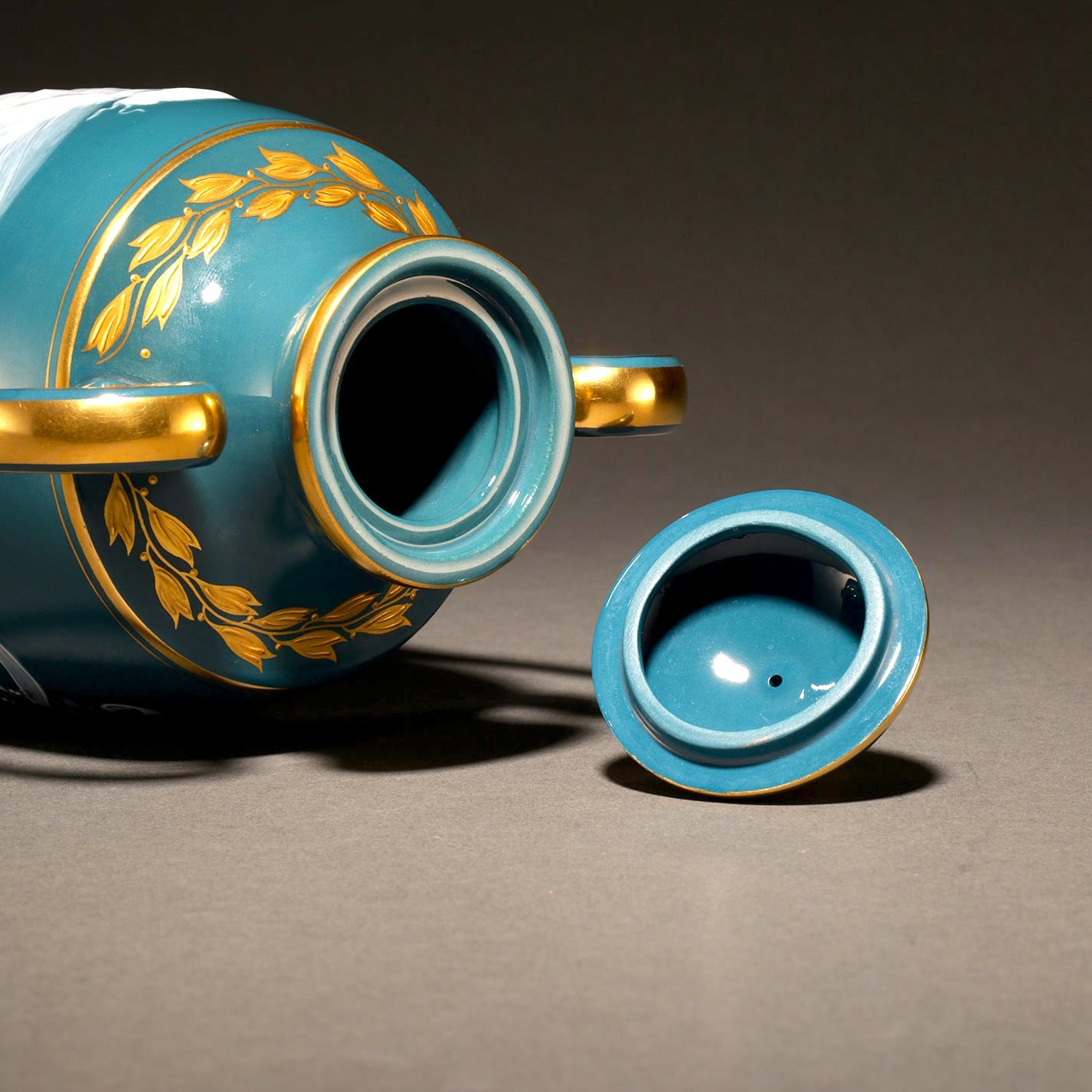 MINTON / Pate-Sur-Pate Vase with Lid (Pair ) [G0404]
