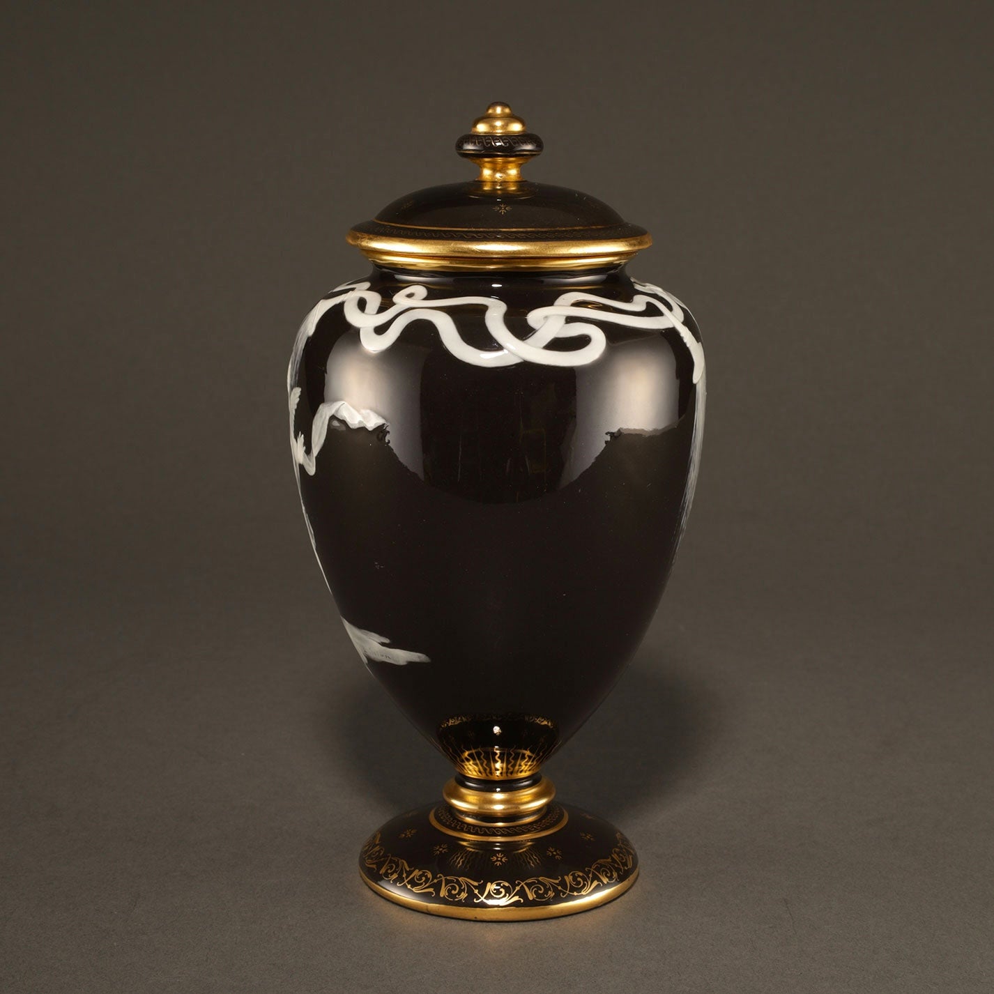 MINTON / Pate-Sur-Pate Vase With Lid [G0409]