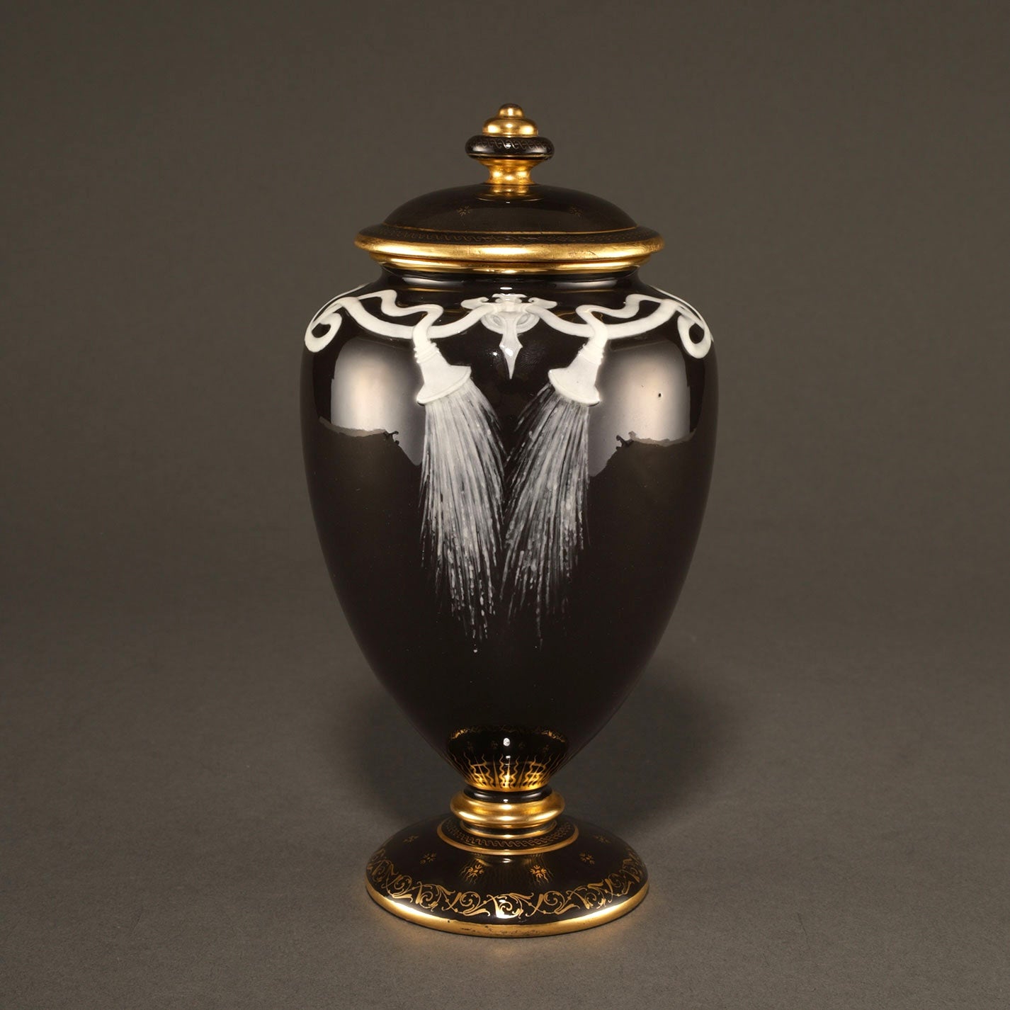 MINTON / Pate-Sur-Pate Vase With Lid [G0409]