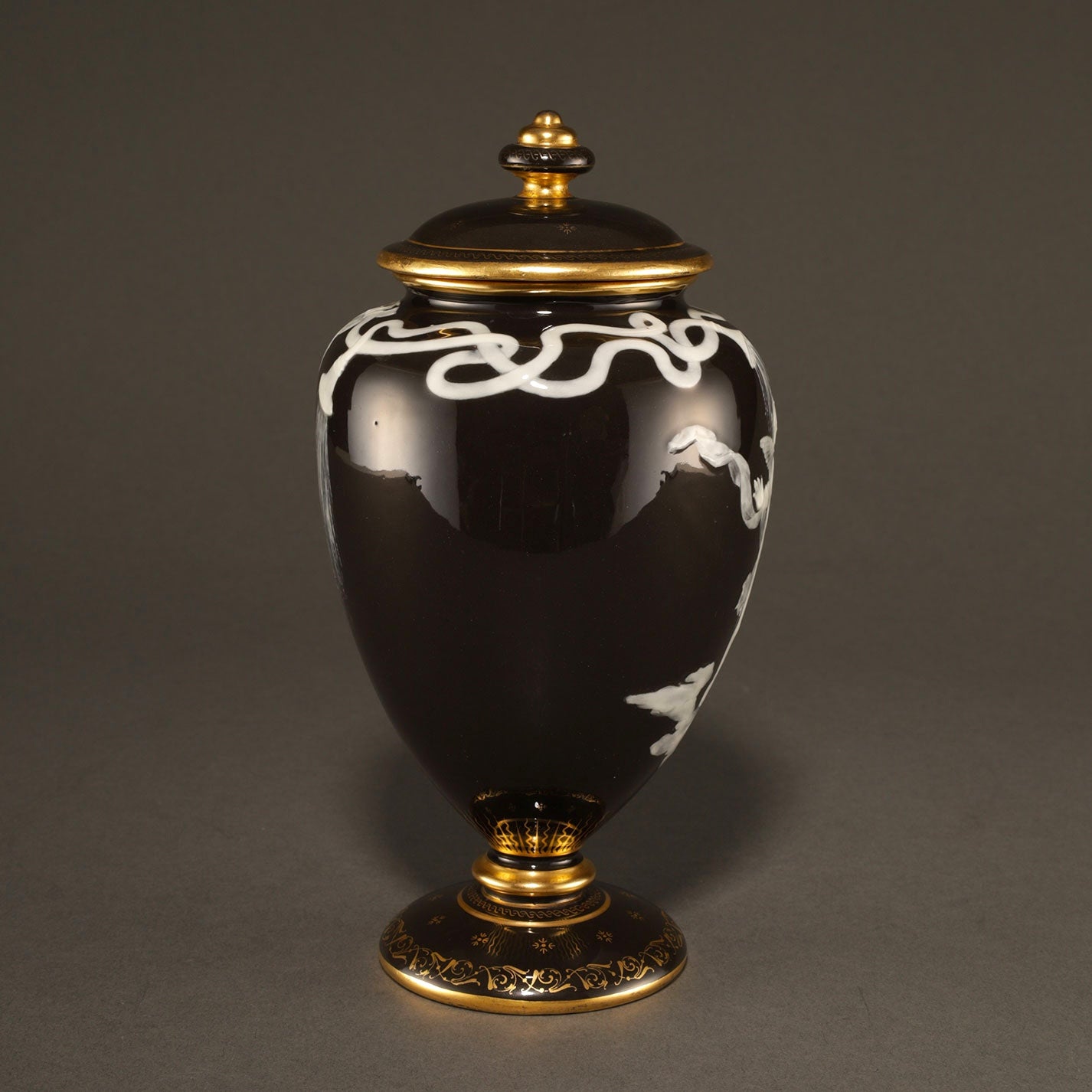 MINTON / Pate-Sur-Pate Vase With Lid [G0409]