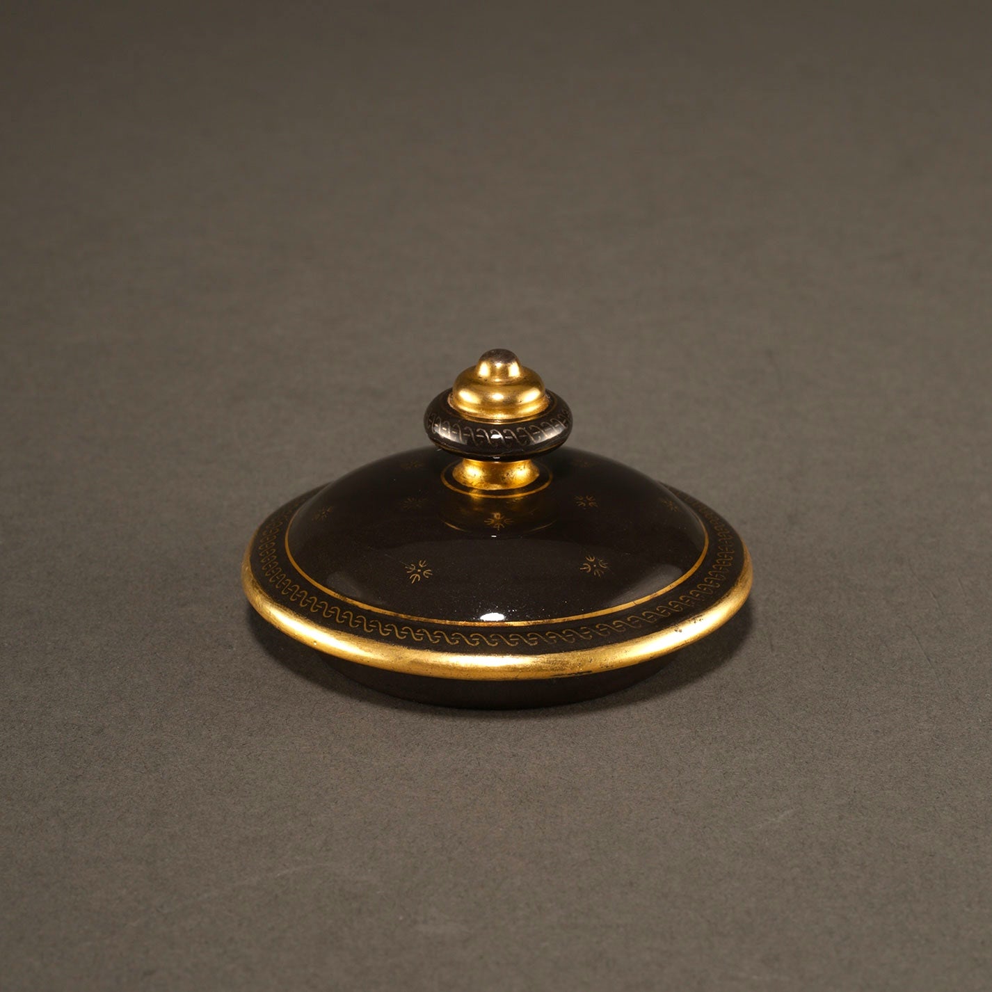 MINTON / Pate-Sur-Pate Vase With Lid [G0409]