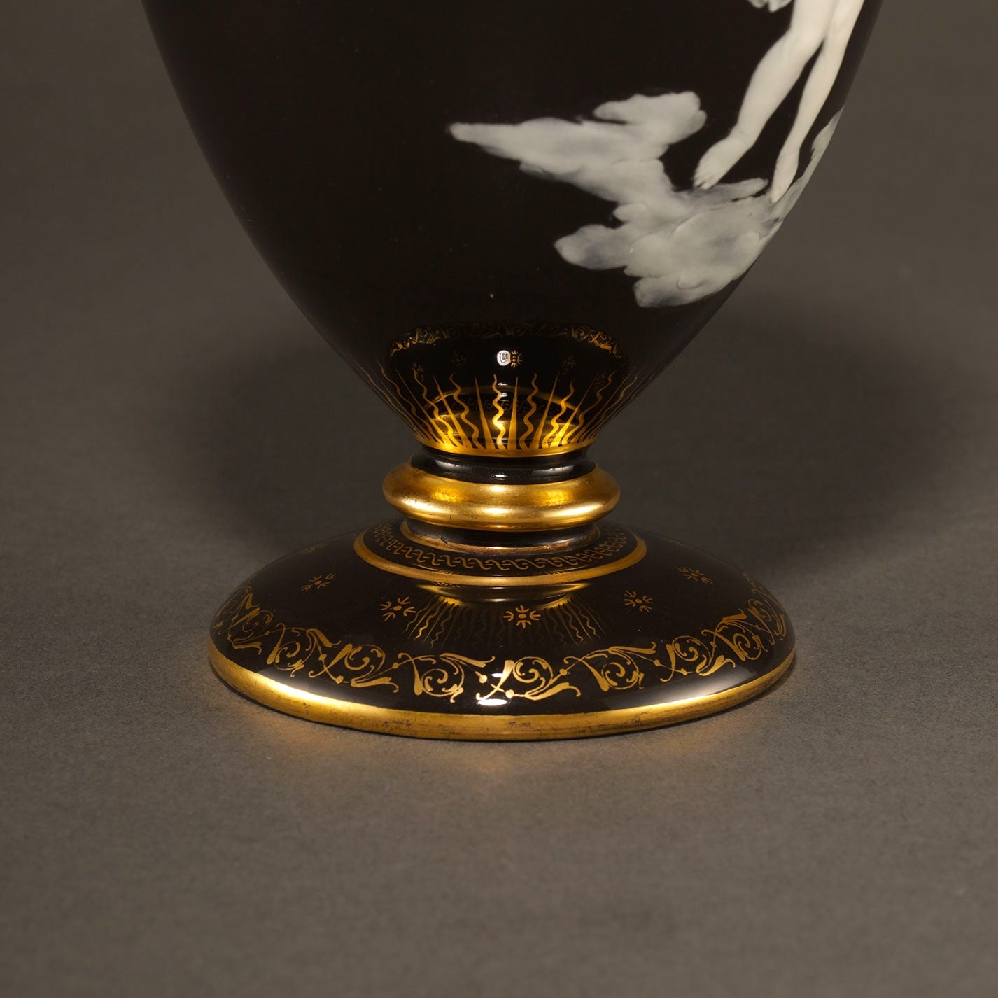 MINTON / Pate-Sur-Pate Vase With Lid [G0409]