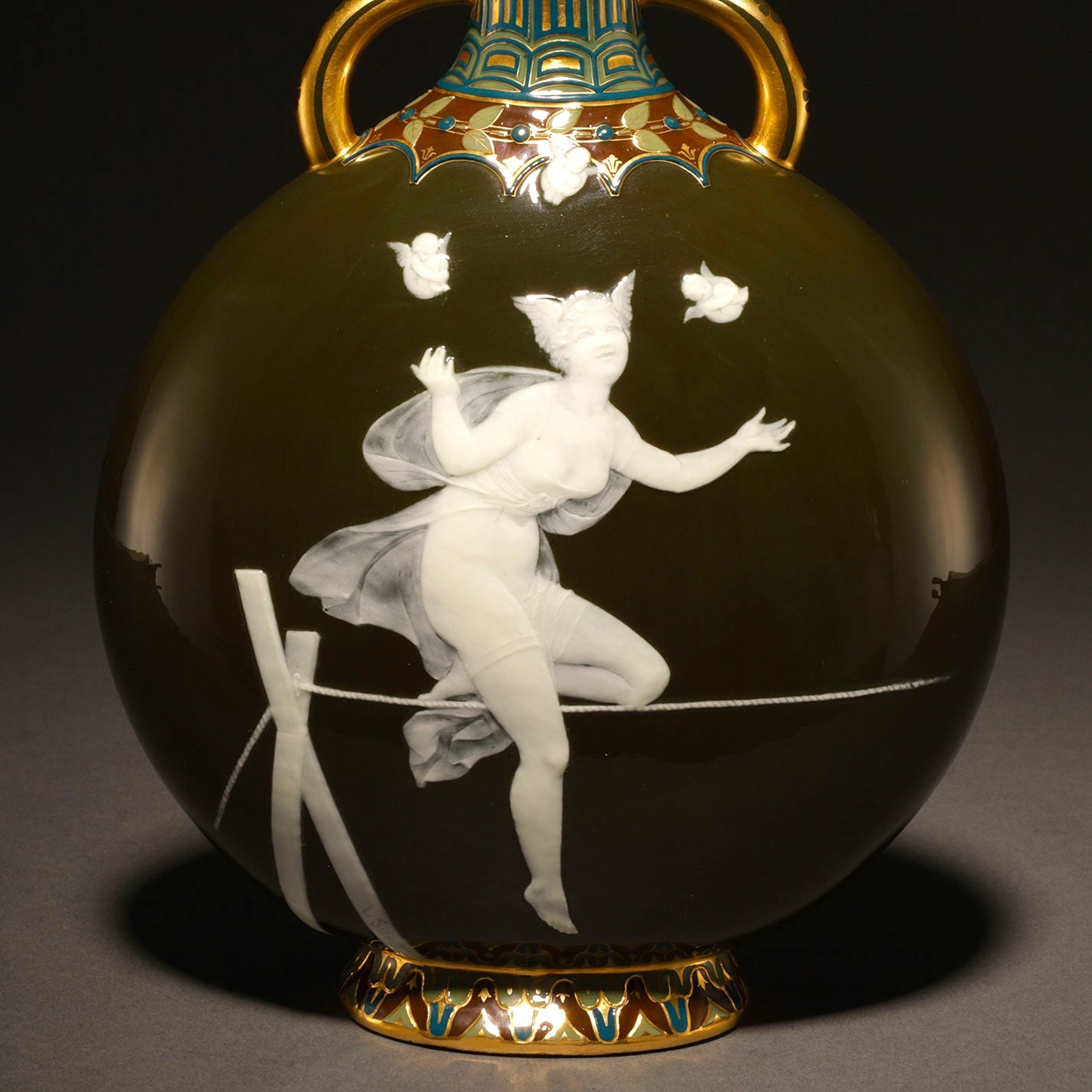 MINTON / Pate-Sur-Pate Vase " Acrobatic Goddess and Cupid " [G0410]