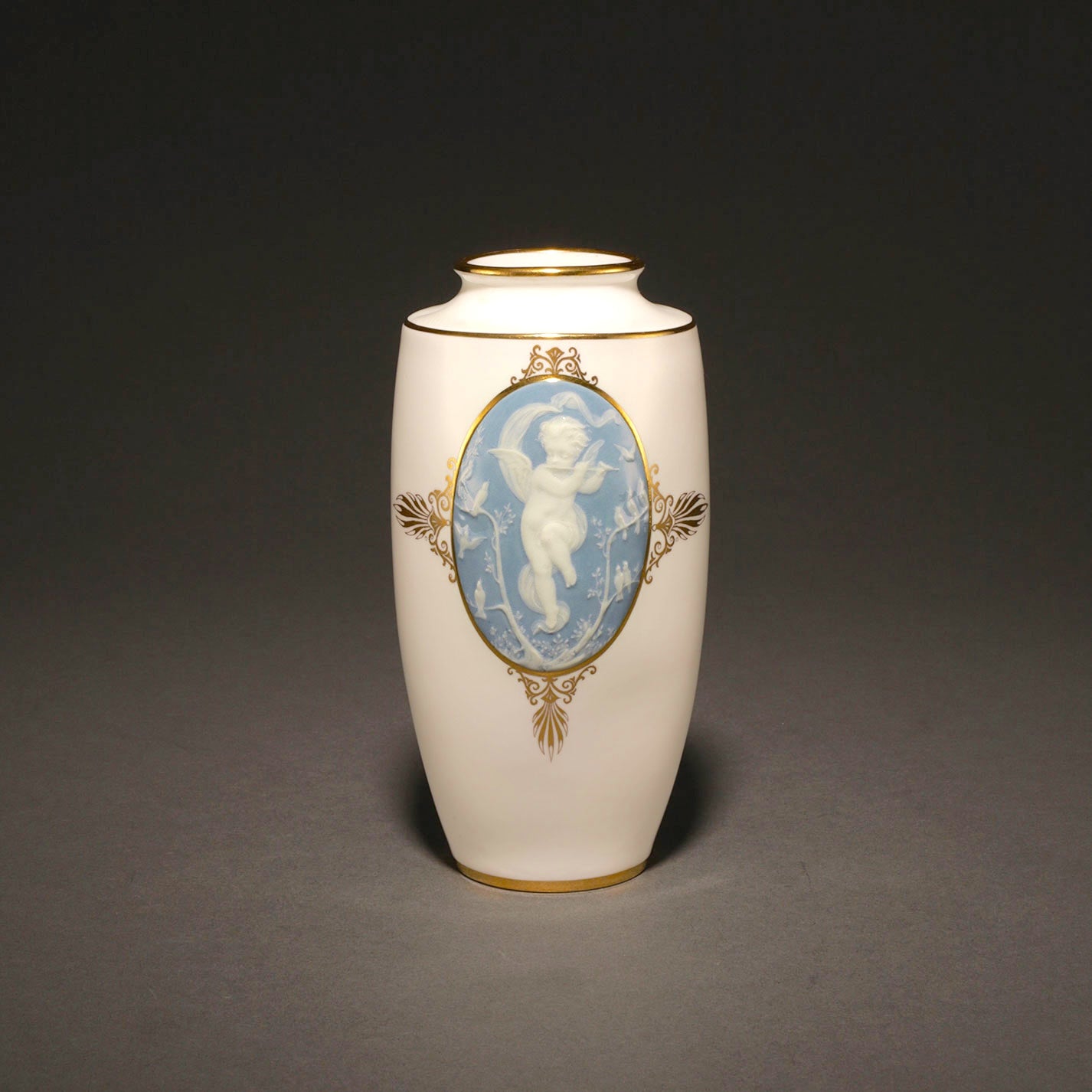 MINTON / Pate-Sur-Pate Vase [G0411]