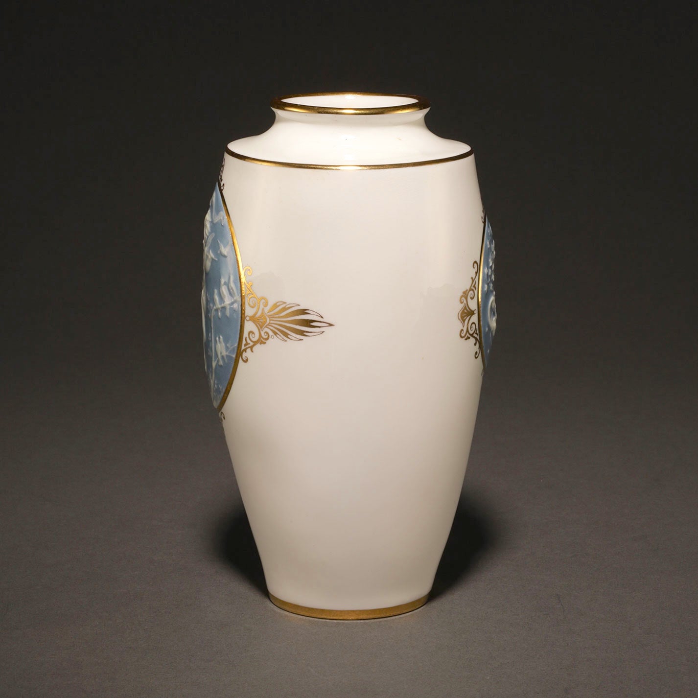 MINTON / Pate-Sur-Pate Vase [G0411]