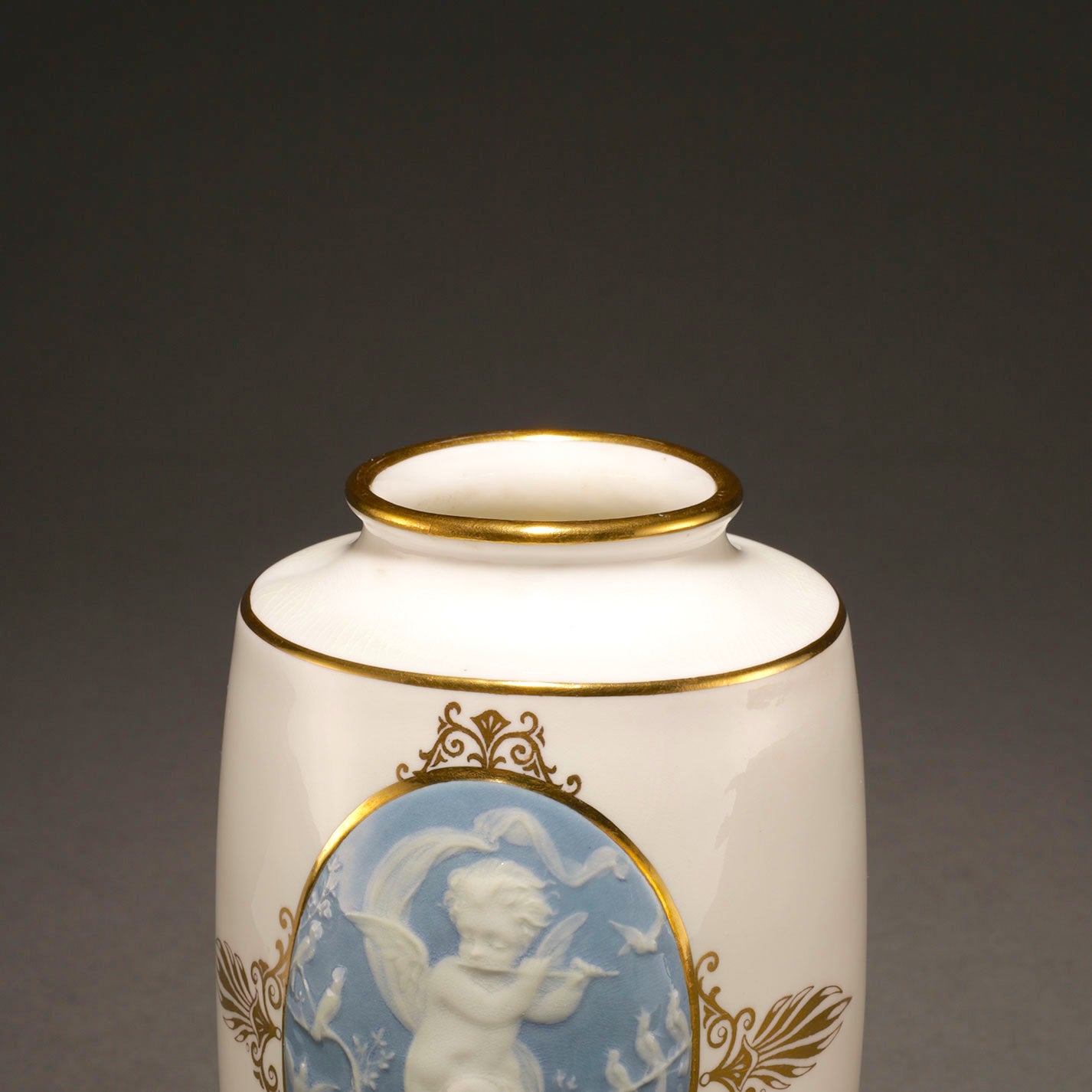 MINTON / Pate-Sur-Pate Vase [G0411]