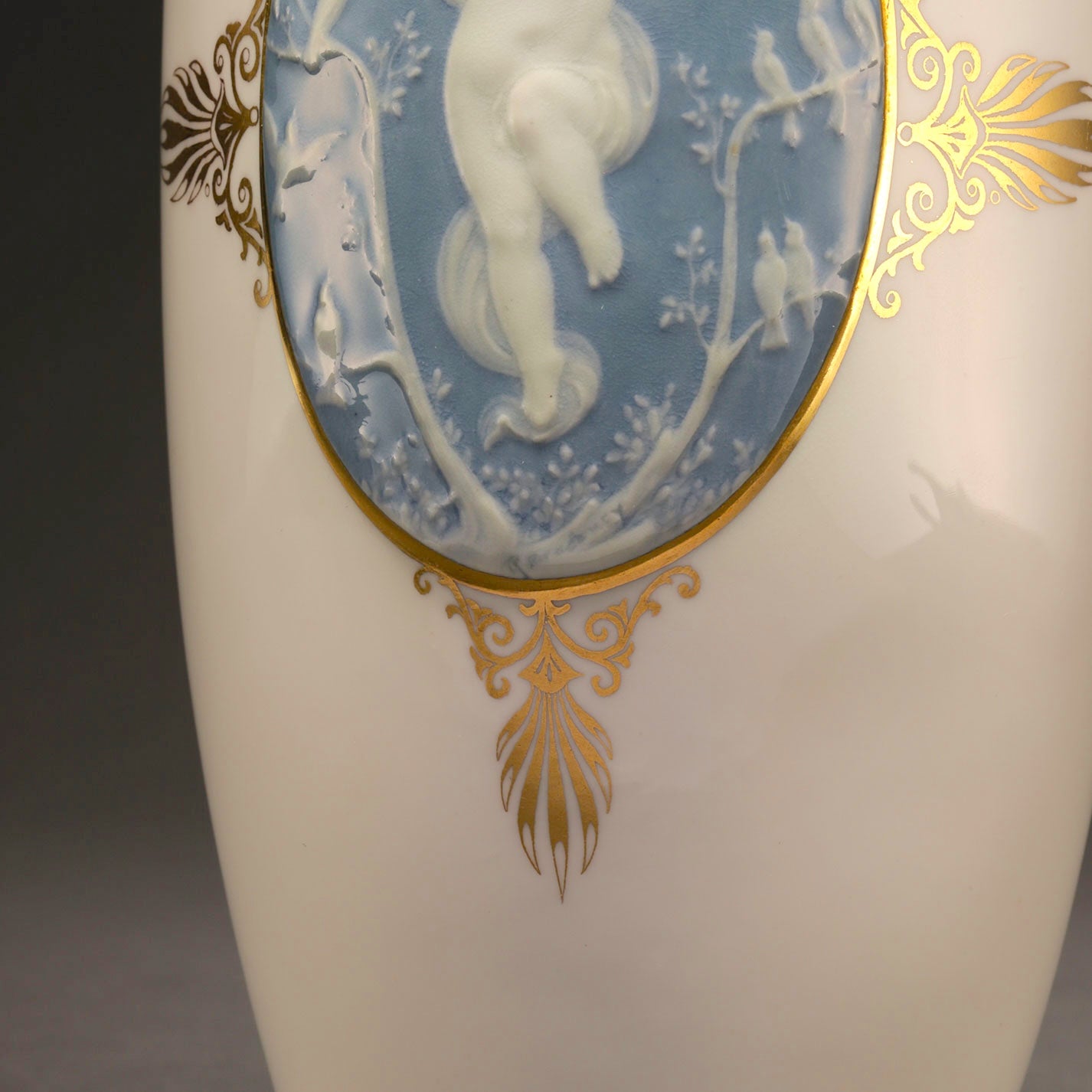 MINTON / Pate-Sur-Pate Vase [G0411]
