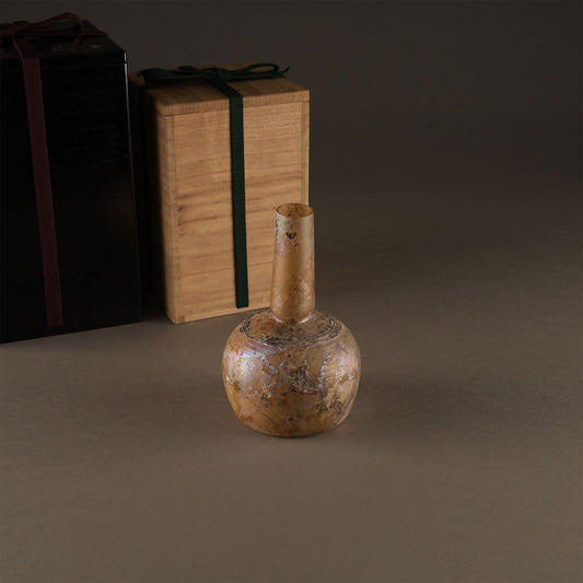 Iridescence glass bottle