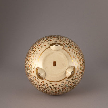 薩摩蝴蝶滿飾花瓶