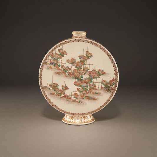 Satsuma flat vase with Chrysanthemum, Reed Fence, and Narcissus Design